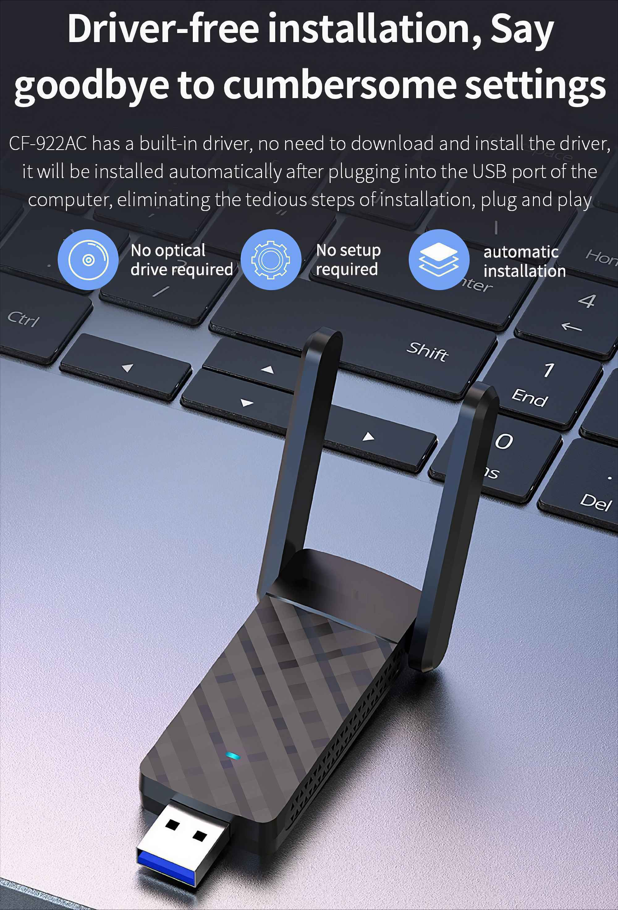 Ein schwarzer USB-WLAN-Adapter mit Antennen auf einer Laptop-Tastatur, der eine treiberfreie Einrichtung bewirbt.