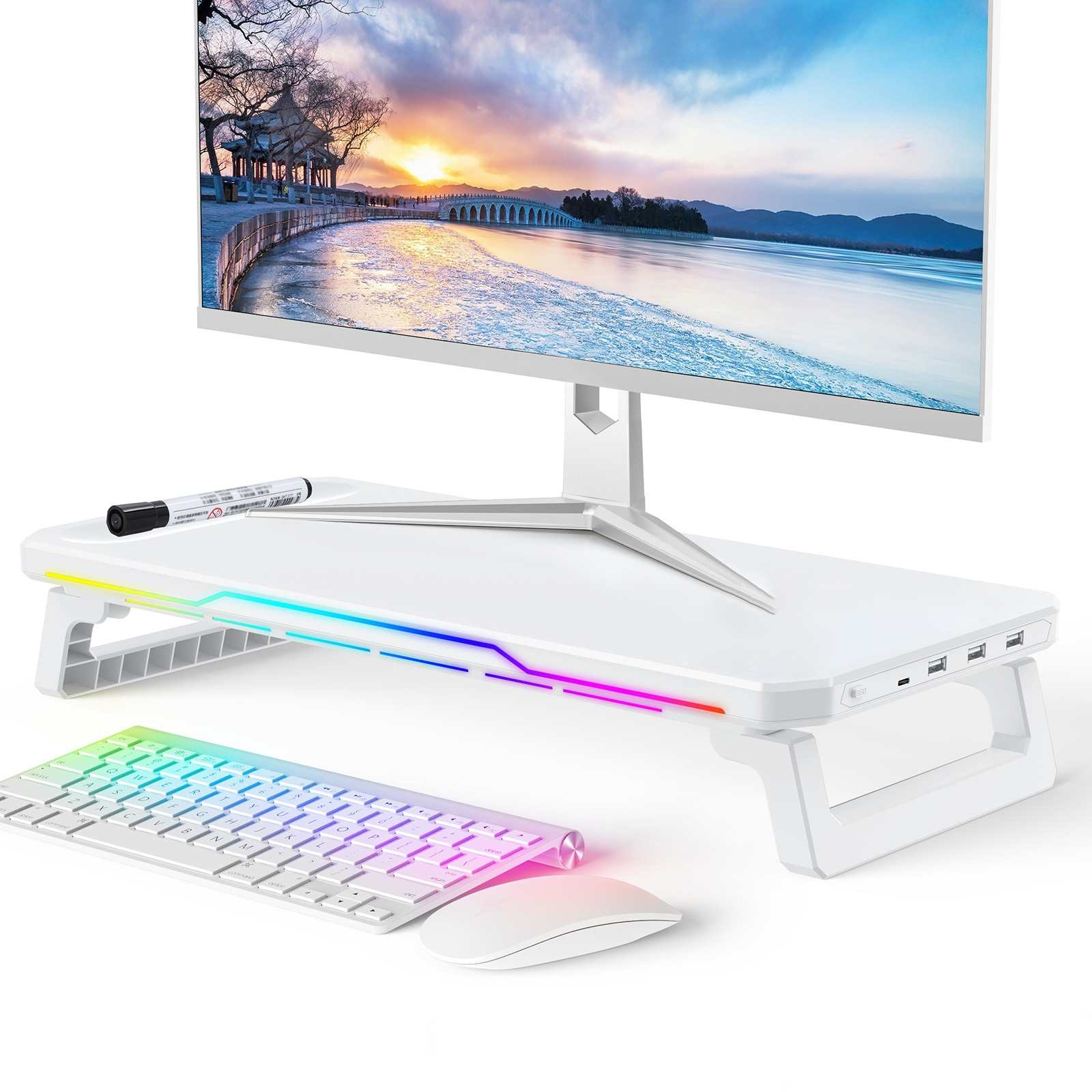 Ein weißes Computer-Setup mit Monitor, Tastatur, Maus und einem weißen Ständer mit bunten Lichtern.