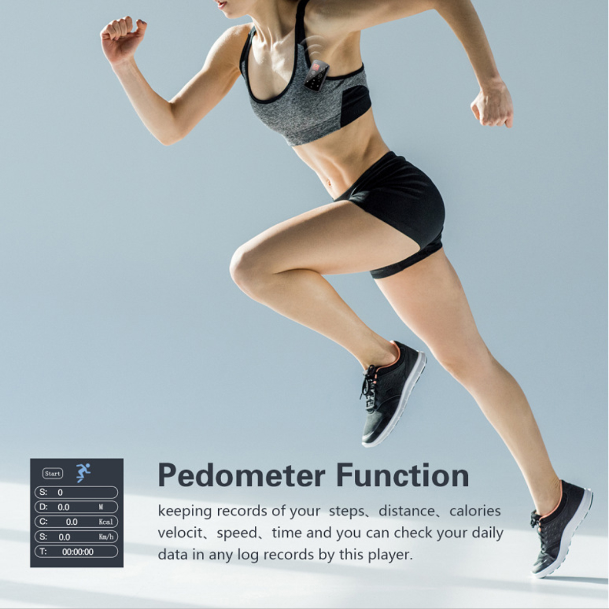 Eine Frau läuft, trägt Sport-BH, Shorts und Turnschuhe. Ein Gerät ist an ihrer Brust befestigt. Text sagt 'Pedometer Funktion'.