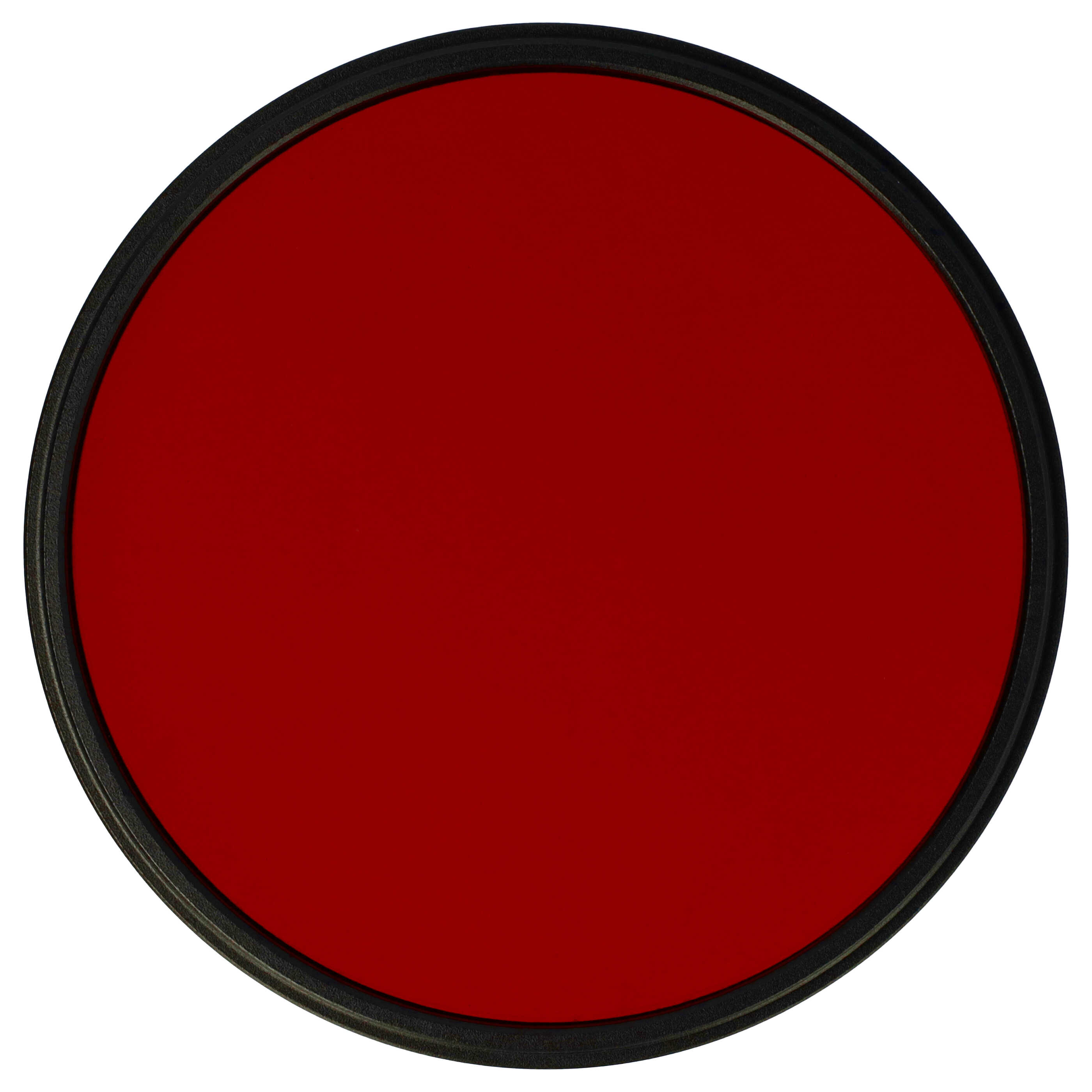 Ein runder, roter Filter mit schwarzem Rand, vor weißem Hintergrund.