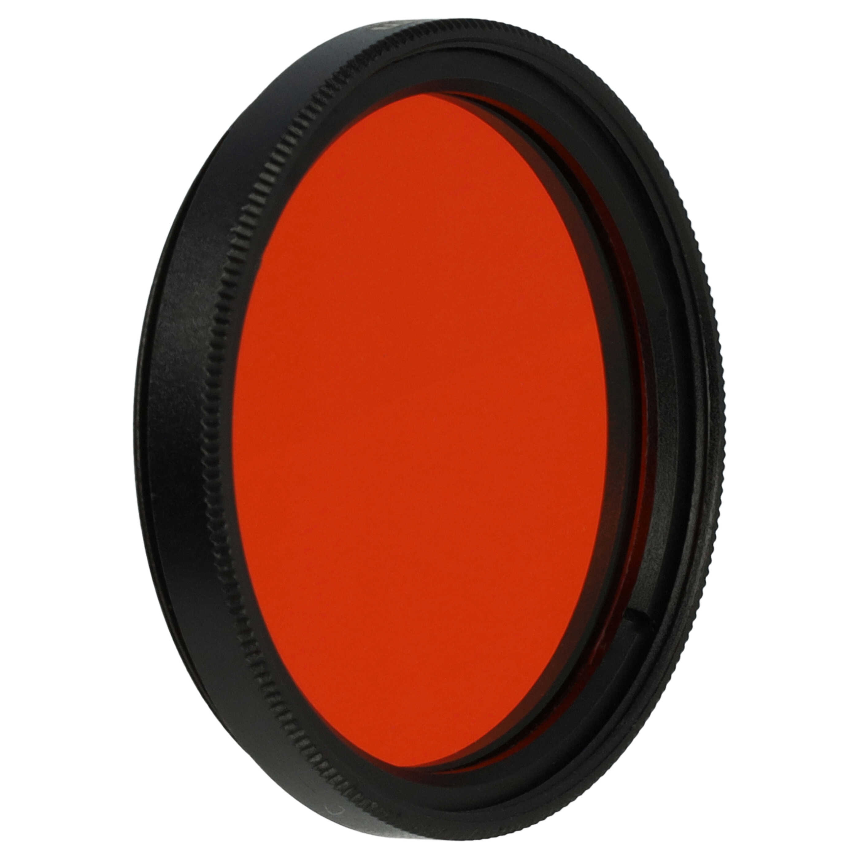 Ein kreisförmiger Kamerafilter mit schwarzem Rahmen und orange-roter Glasmitte, vor weißem Hintergrund.