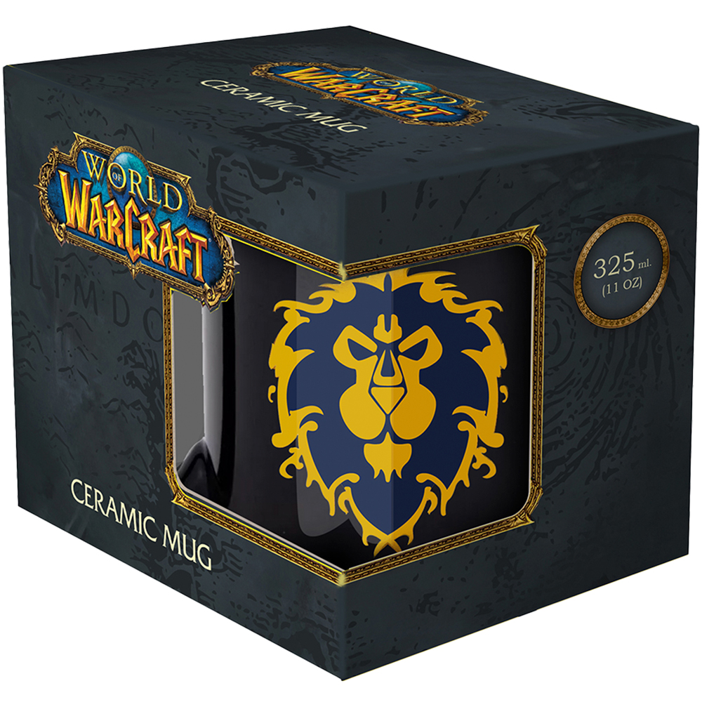 Eine World of Warcraft Keramiktasse in einer Box. Der Becher zeigt ein Löwenemblem. Die Box ist dunkelblau mit dem Logo des Spiels.