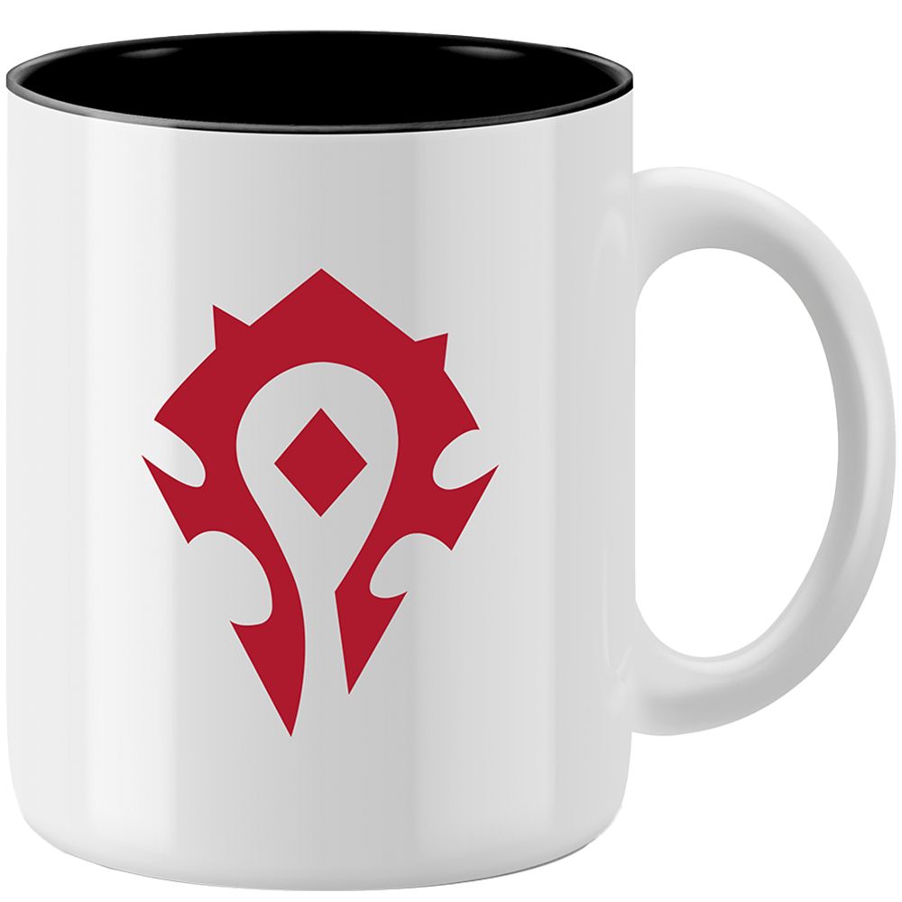 Eine weiße Tasse mit einem roten Horde-Symbol. Der innere Rand ist schwarz, der Griff weiß.