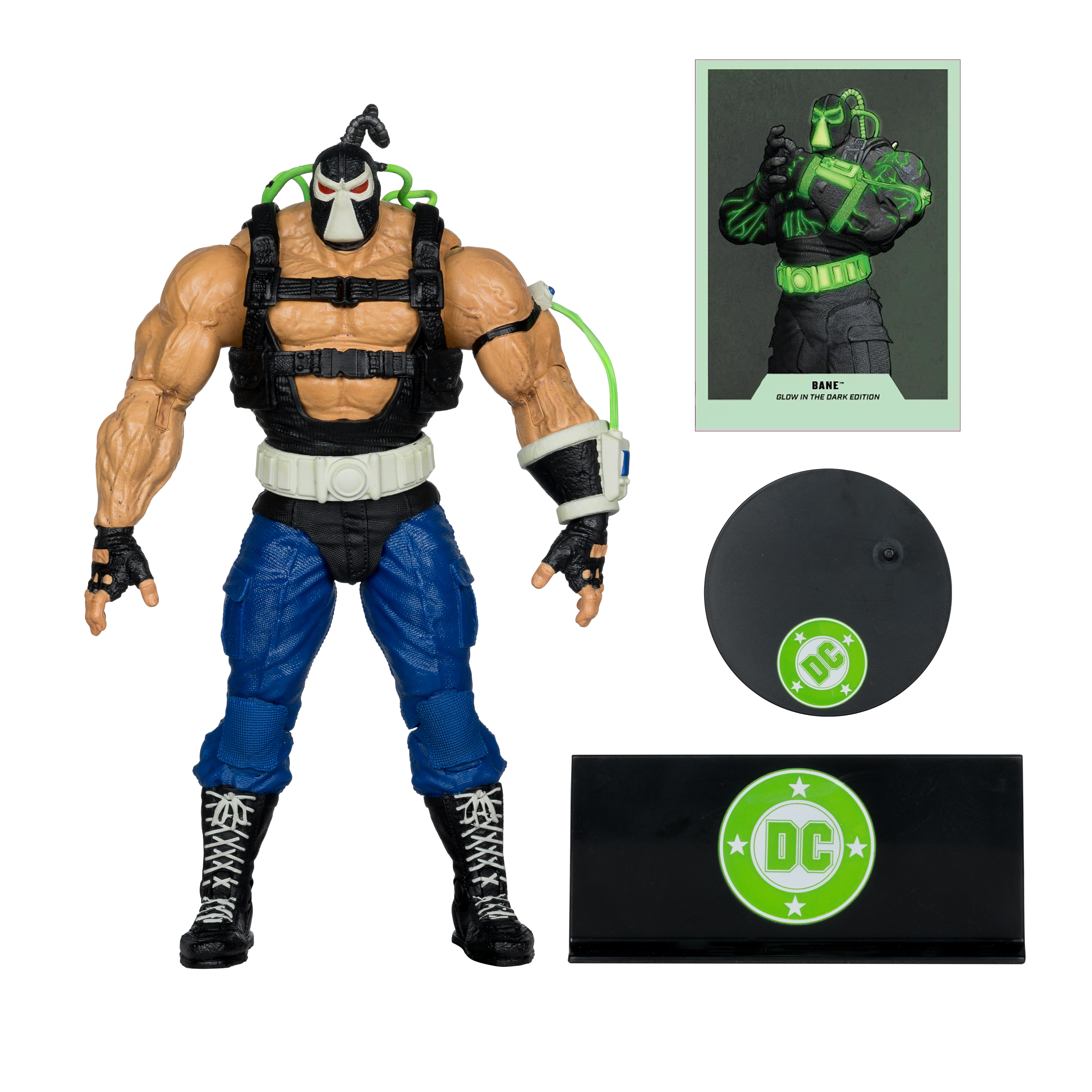 Action figure di Bane con maschera, tubi e pantaloni blu. Include una carta, un supporto e una base con il logo DC.