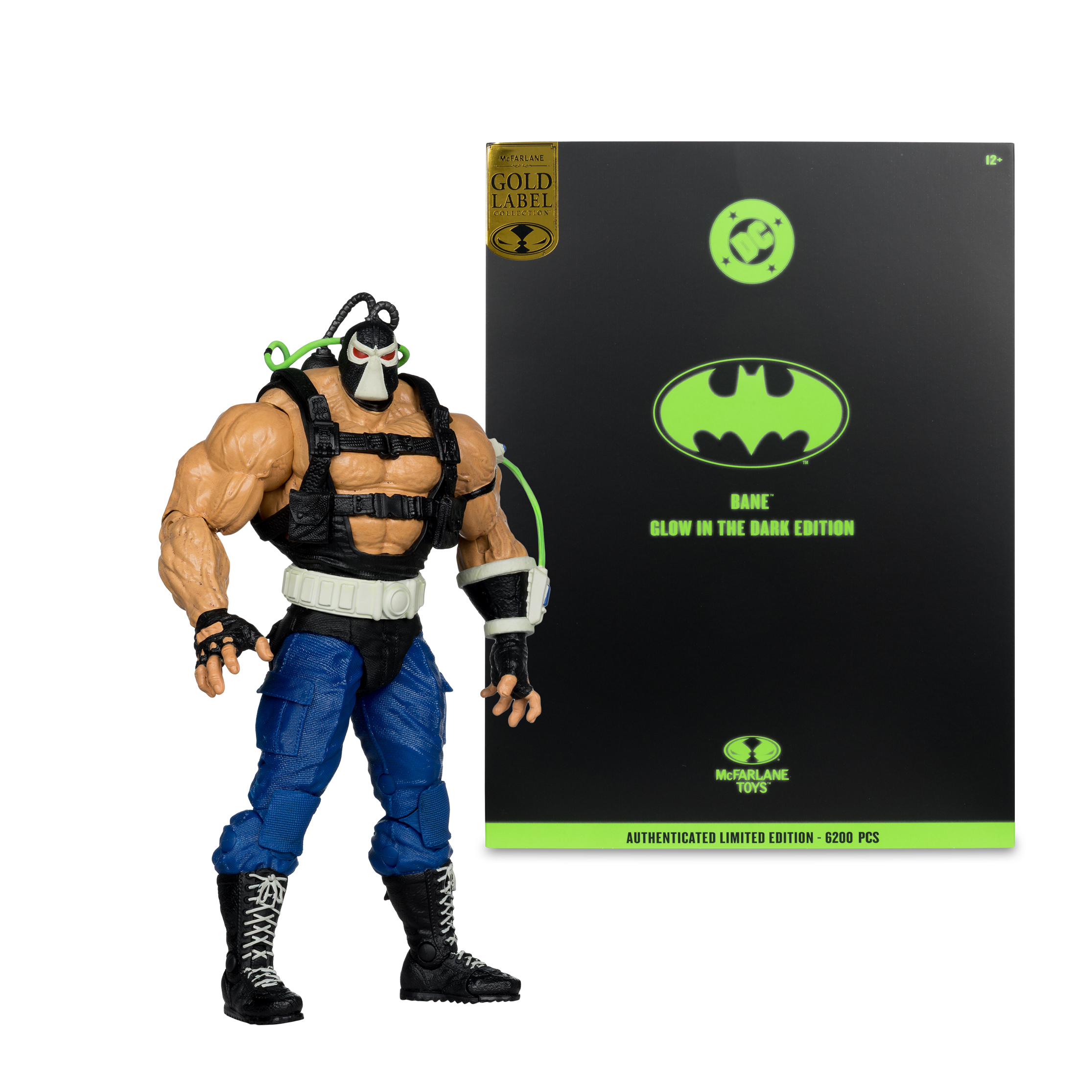 Una action figure di Bane accanto alla sua scatola. La figura è muscolosa, con maschera e gilet. La scatola è nera con il logo verde di Batman.