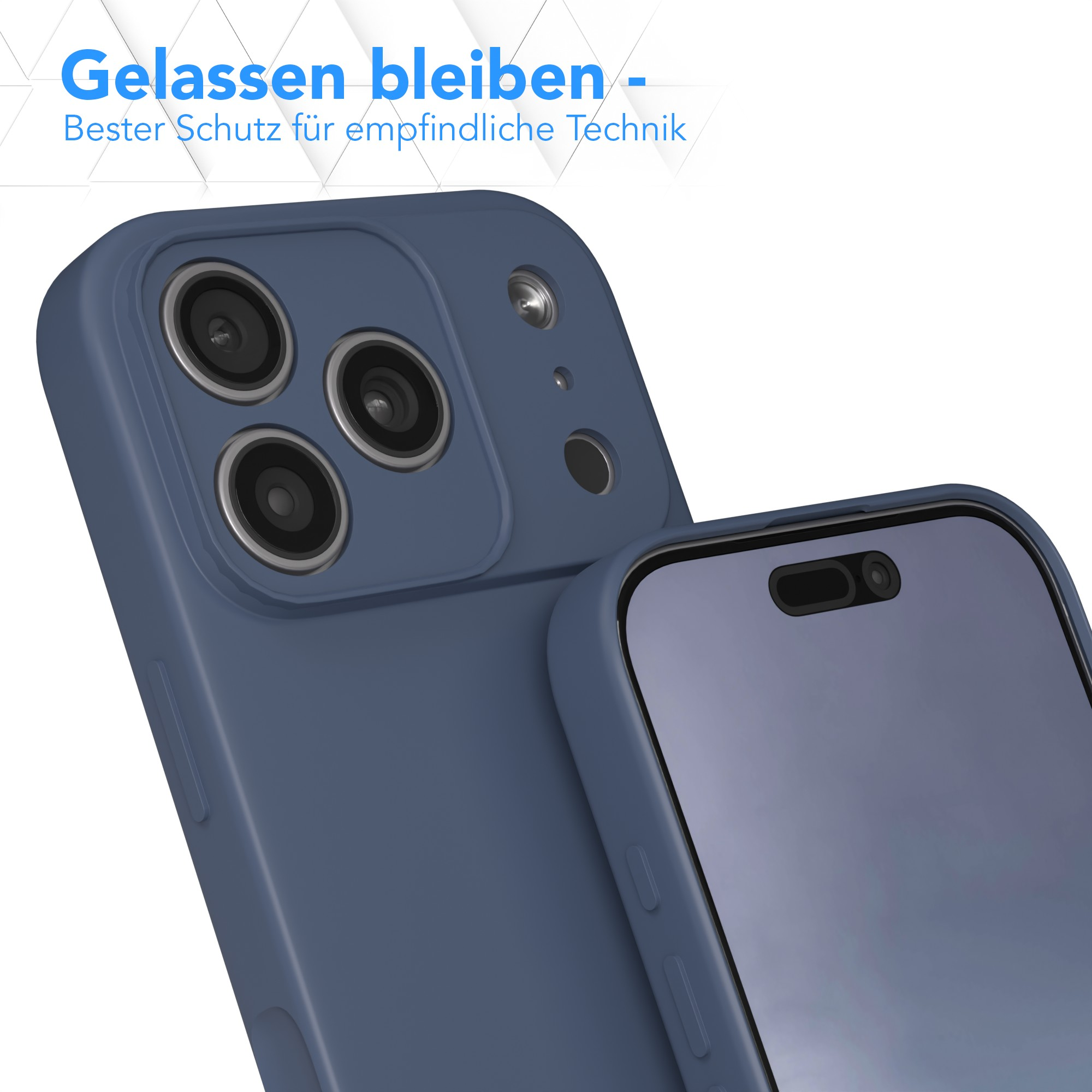 Eine blaue Handyhülle mit einem Handy davor. Das Handy hat drei Kameras. Der Hintergrund ist weiß.
