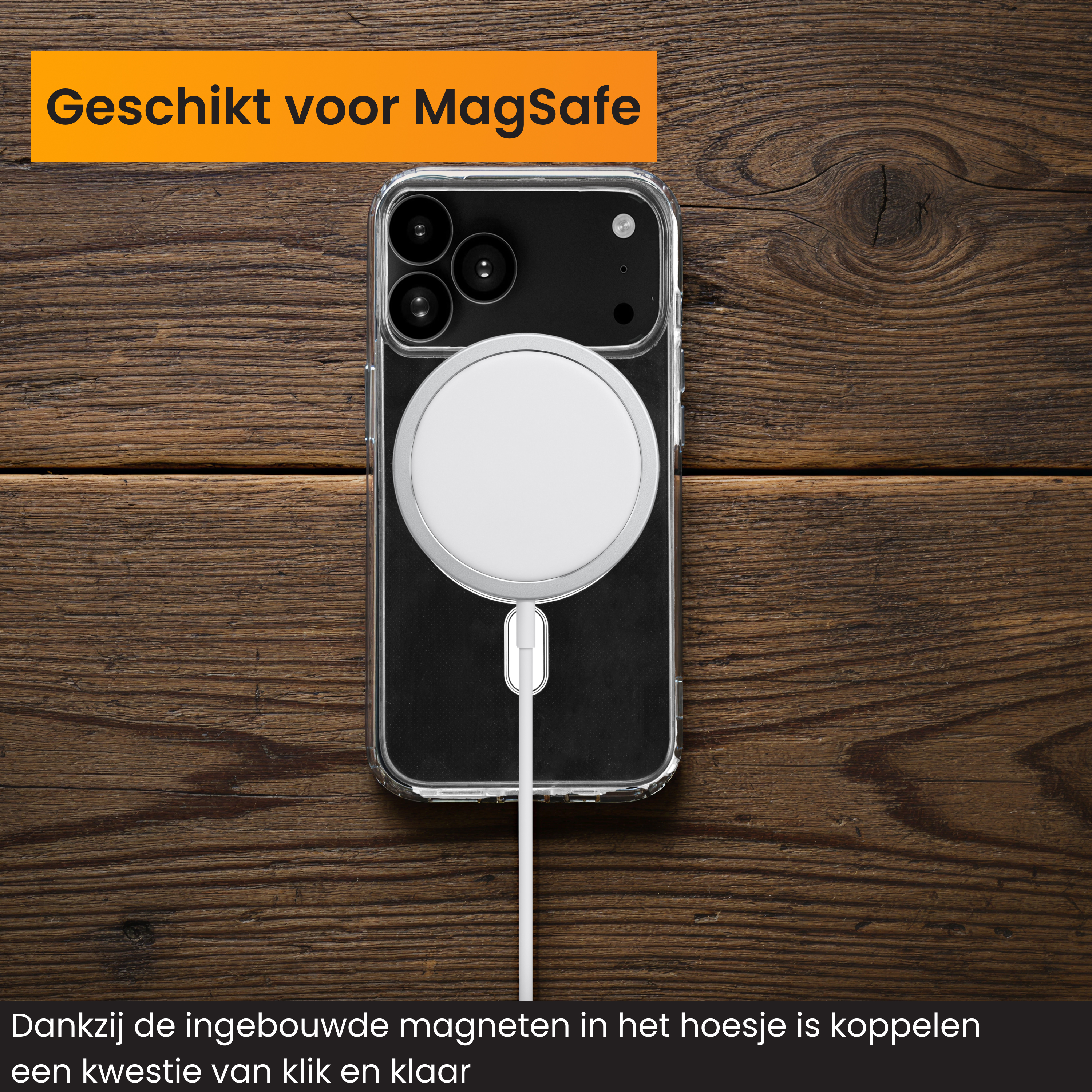 Telefoon in een doorzichtige hoes met MagSafe-lader op hout. Tekst: 'Geschikt voor MagSafe'.