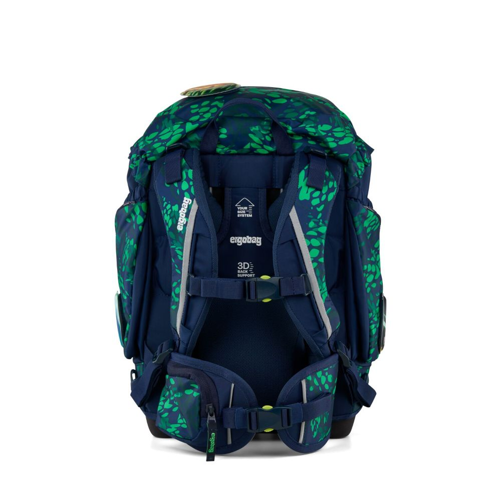 Ein marineblauer und grün gemusterter Rucksack. Er trägt den Markennamen 'ergobag' und hat ein 3D-Rückenstützsystem.