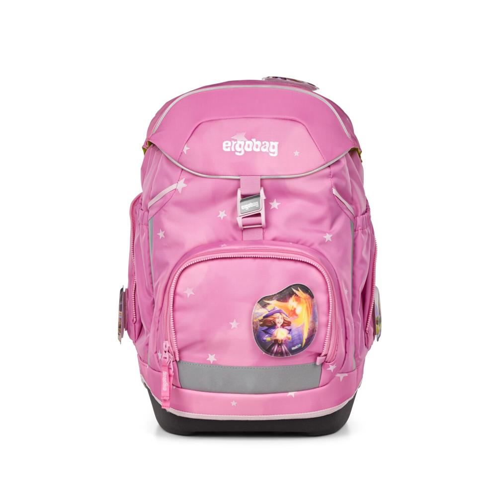 Ein rosa Ergobag-Schulrucksack. Er hat eine Vordertasche mit einem Bild eines Zauberers. Sterne sind auf der Tasche aufgedruckt.