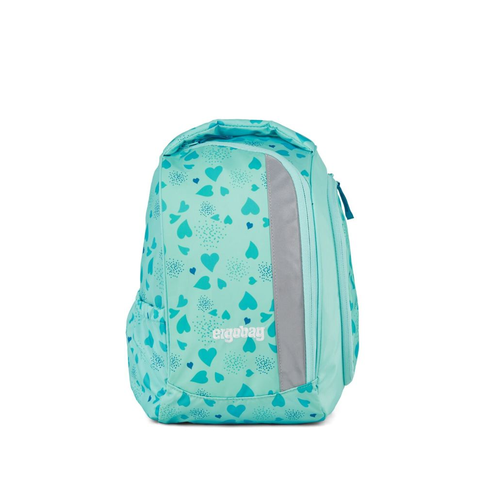 Ein türkisfarbener Rucksack mit Herzmustern. Er hat einen reflektierenden Streifen und den Markennamen 'ergobag'.