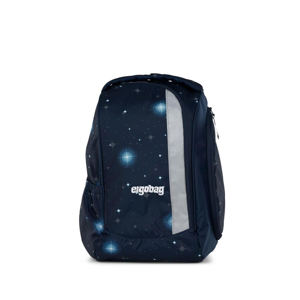 Dunkelblauer Rucksack mit Sternenmuster. Er hat einen reflektierenden Streifen und das Wort 'ergobag'. Der Hintergrund ist weiß.