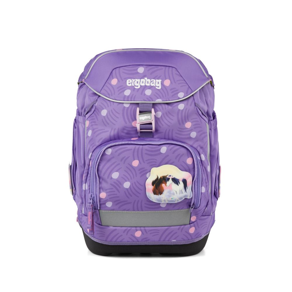Lila Ergobag-Rucksack mit weißen und rosa Punkten. Er hat ein Pferdebild, reflektierende Streifen und den Markennamen.