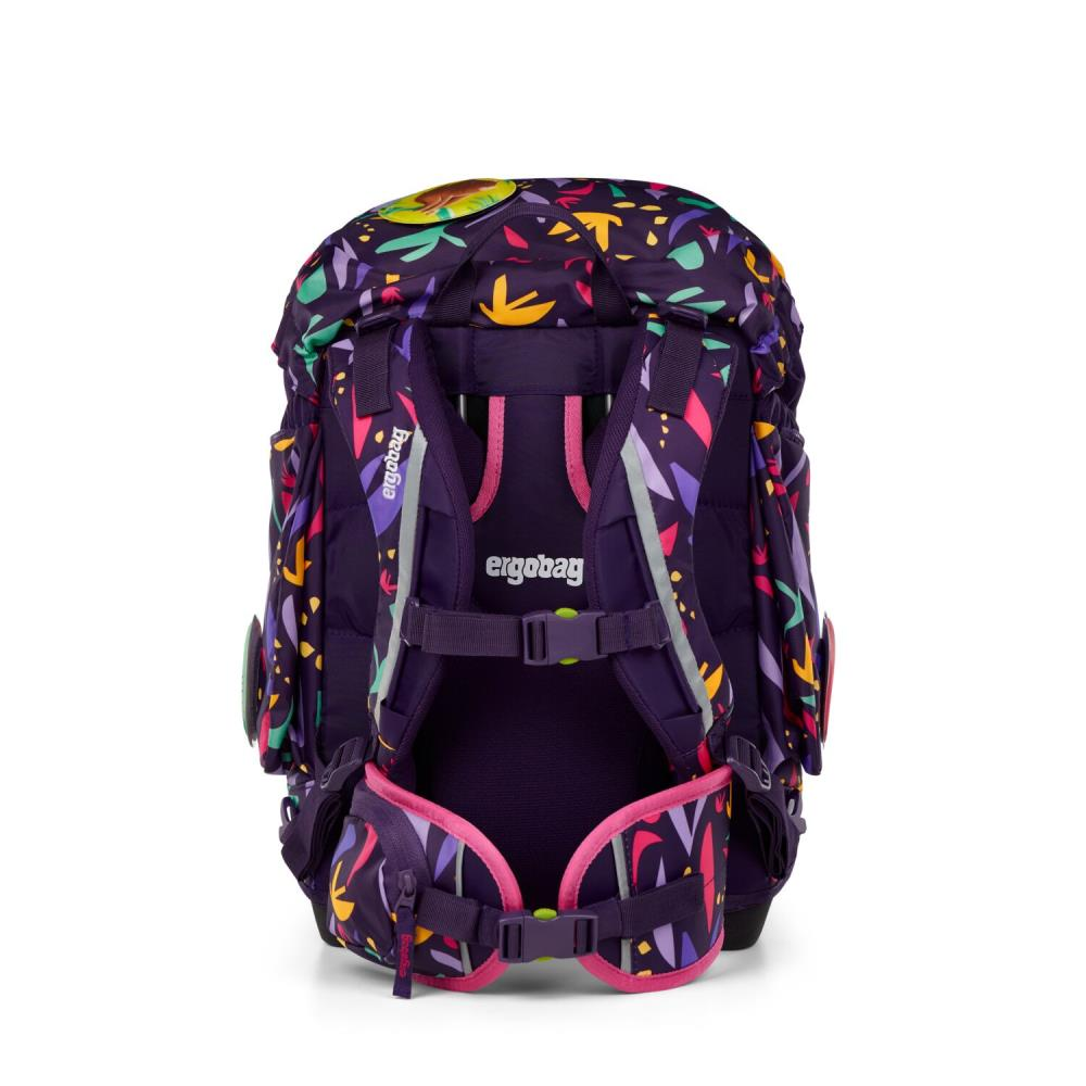 Ein lila Rucksack mit bunten Blumenmustern und dem Wort 'ergobag'. Er hat mehrere Riemen und Fächer.