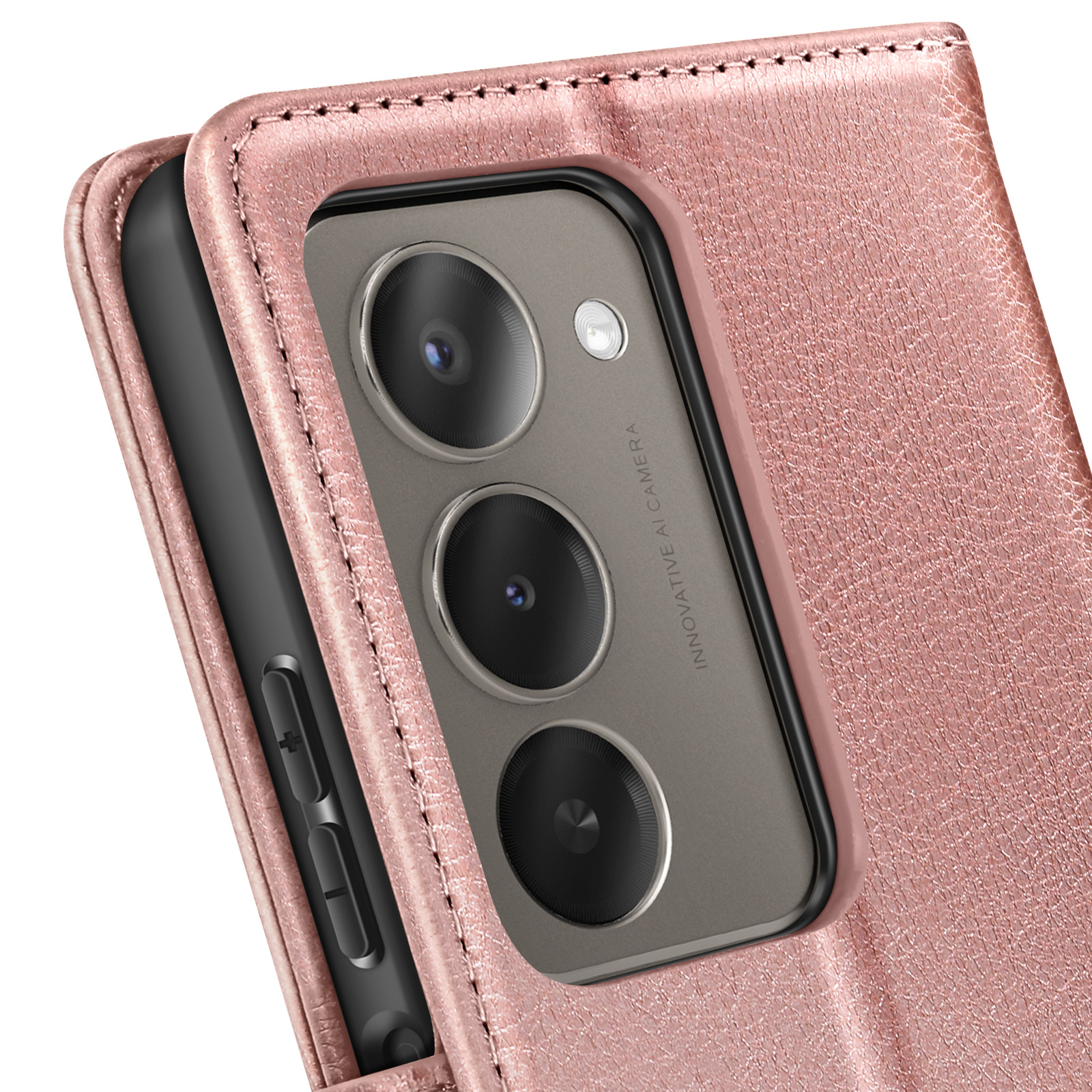 Nahaufnahme eines Telefons in einer rosa Lederhülle. Das Telefon hat drei Kameralinsen. Die Hülle ist an den Rändern vernäht.