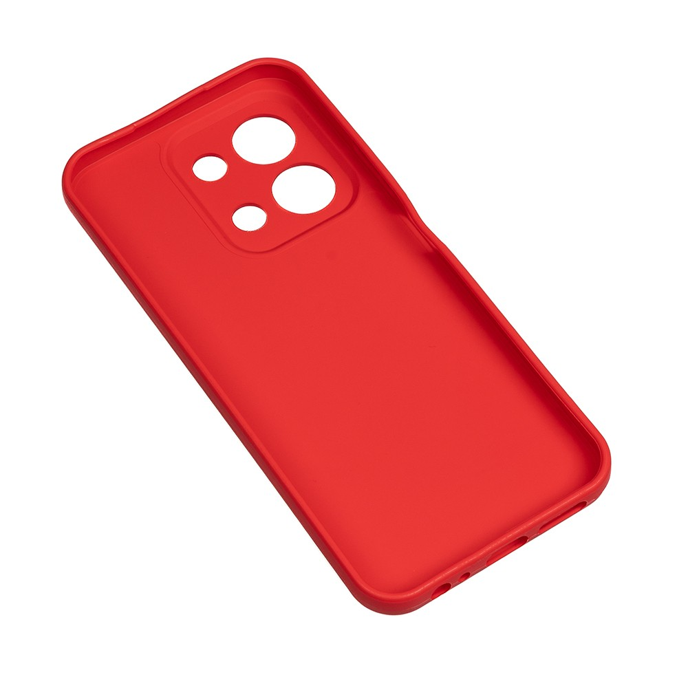 Kamera ve diğer özellikler için kesikleri olan kırmızı bir telefon kılıfı. Kılıf açılı ve beyaz bir arka plan üzerinde.