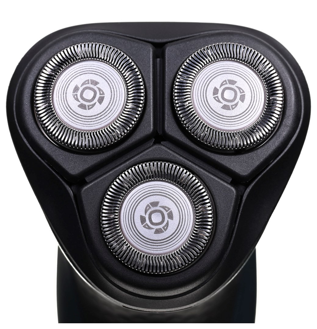 Zbliżenie czarnej głowicy golarki elektrycznej z trzema okrągłymi srebrnymi foliami golącymi. Tło jest białe.