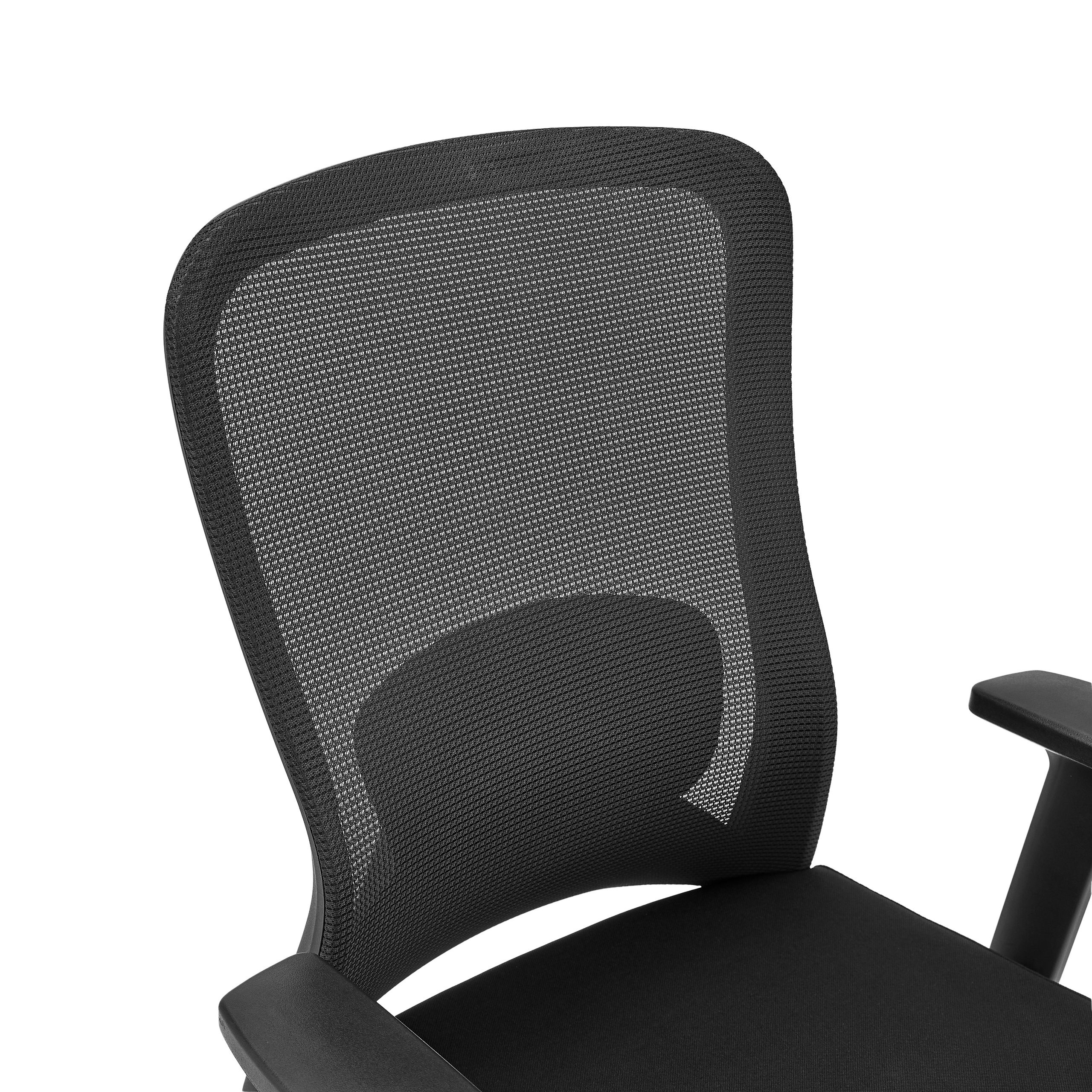 Nahaufnahme eines schwarzen Bürostuhls. Der Rücken ist aus Mesh, der Sitz aus Stoff. Armlehne sichtbar.