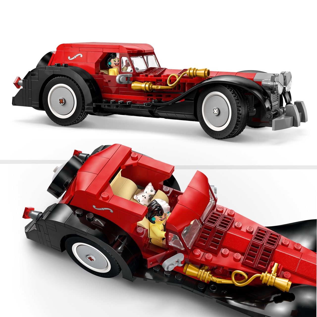 Een rode Lego-auto met een bestuurder en een hond. De auto heeft zwarte spatborden en gouden details. Het dak kan open.
