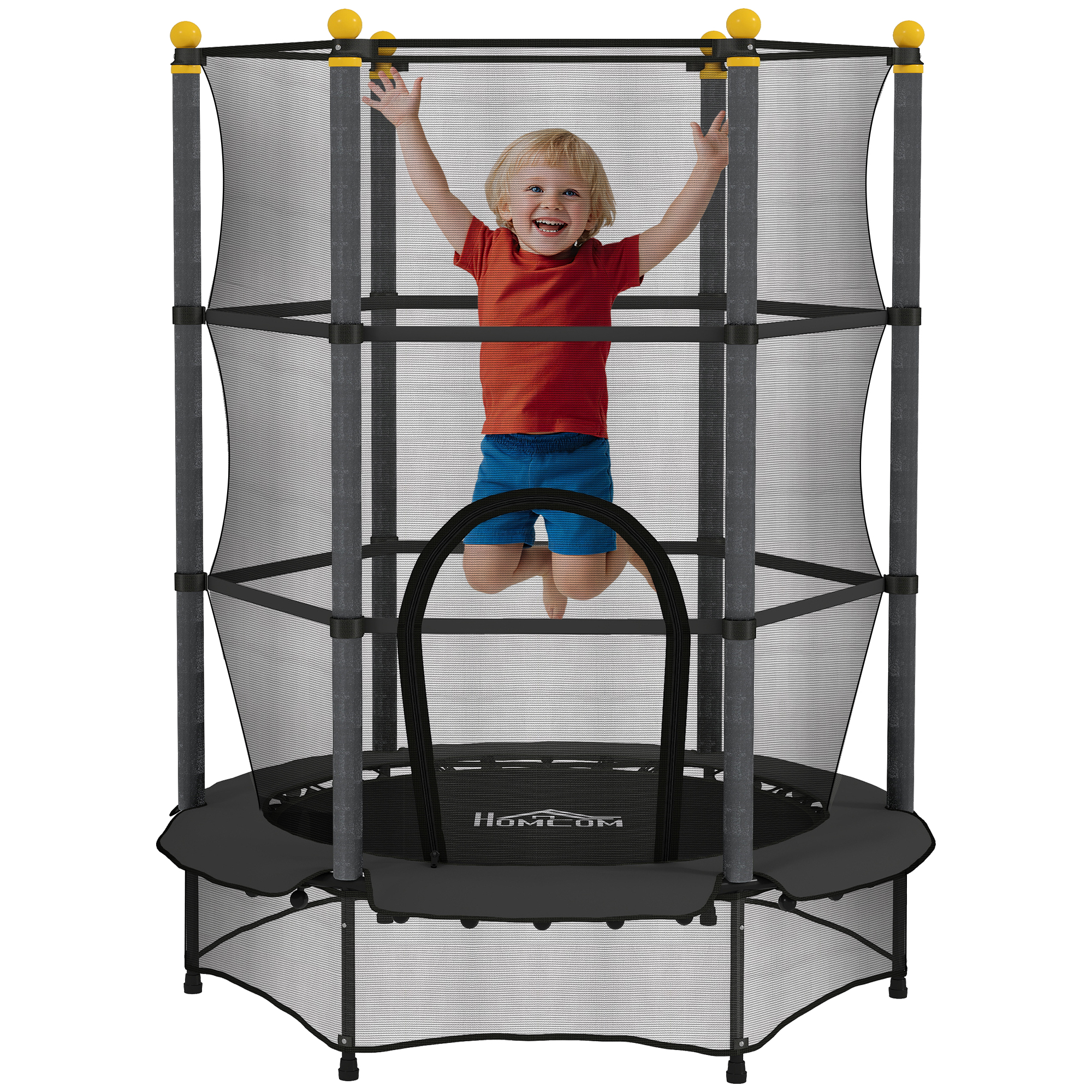 Un bambino salta su un trampolino. Indossa una maglietta rossa e pantaloncini blu. Il trampolino ha una rete e un telaio neri.