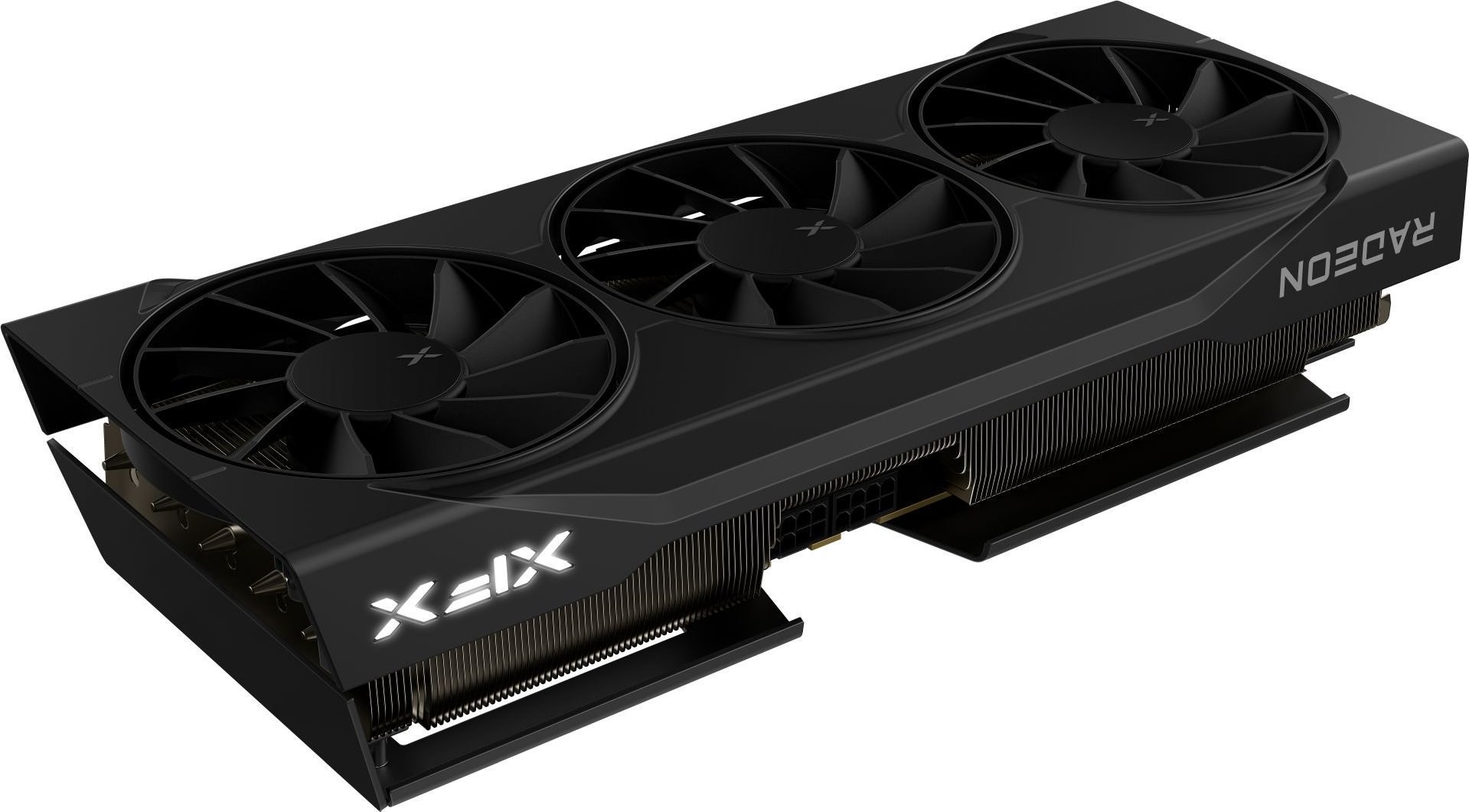 Czarna karta graficzna XFX Radeon z trzema wentylatorami. Widoczne logo 'Radeon' i 'XFX'. Karta posiada radiator.