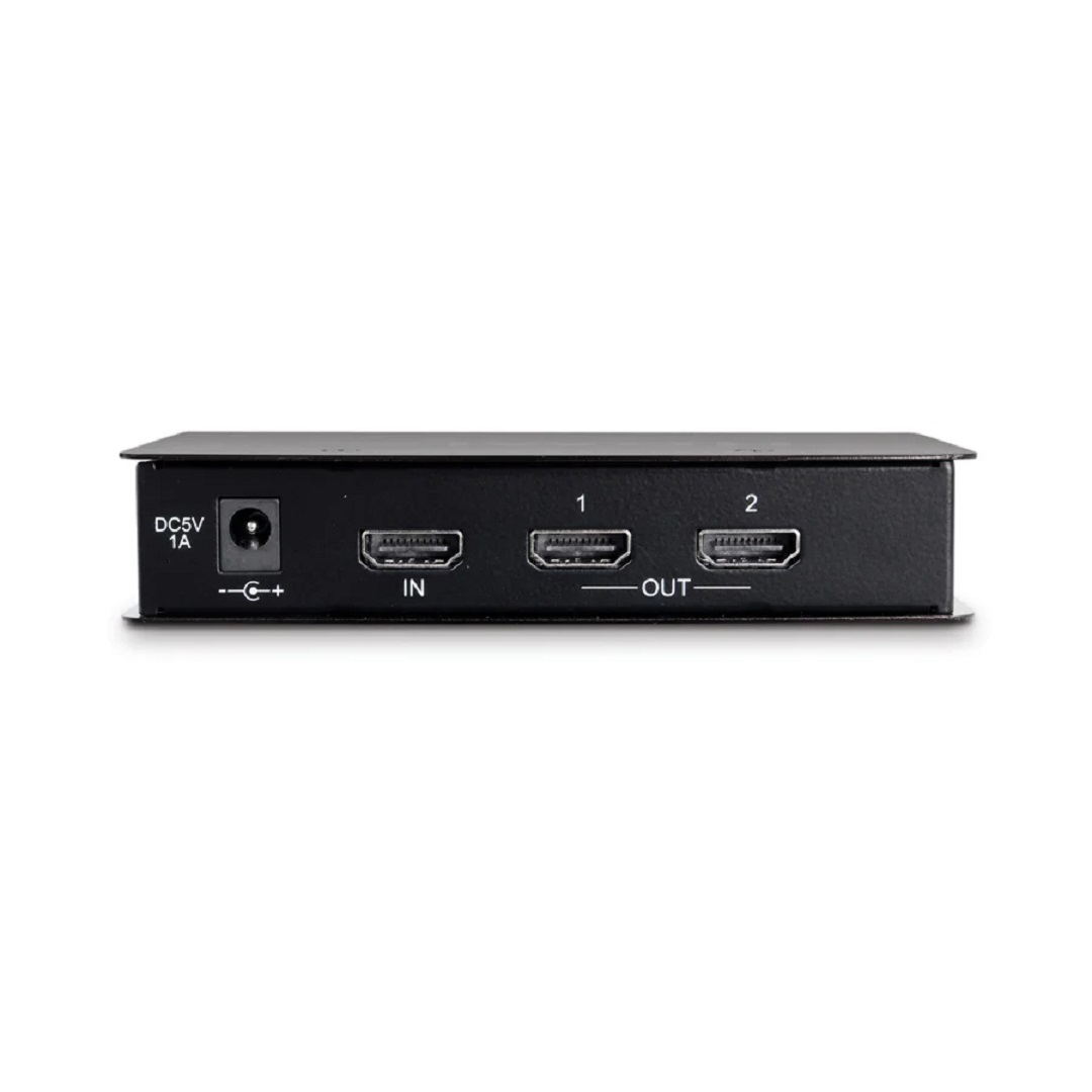 Una caja de conmutación HDMI negra con puertos de entrada y salida etiquetados. Incluye una entrada de alimentación DC5V. Fondo blanco.