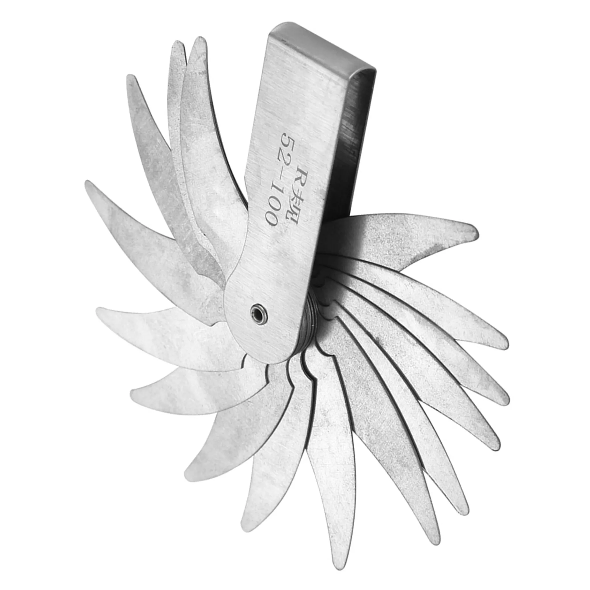 Ein Metall-Radiuslehre mit mehreren Klingen, jede mit einer gebogenen Kante. Die Klingen sind an einem zentralen Scharnier befestigt.