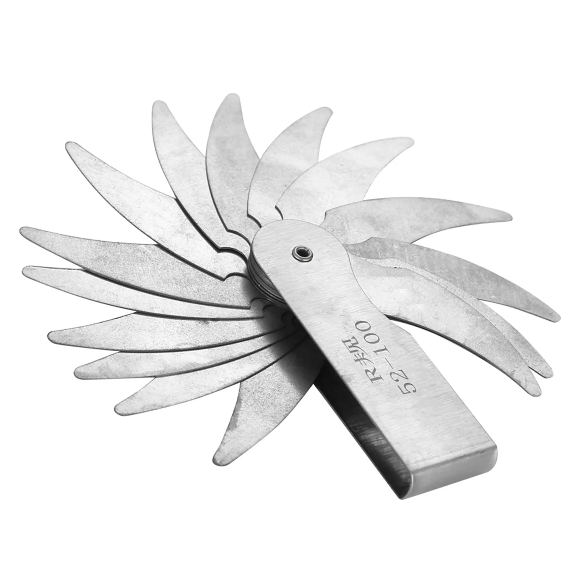 Ein Metall-Radiuslehrenwerkzeug. Es hat mehrere klingenartige Blätter in Fächerform. Zahlen und Schriftzeichen sind vorhanden.