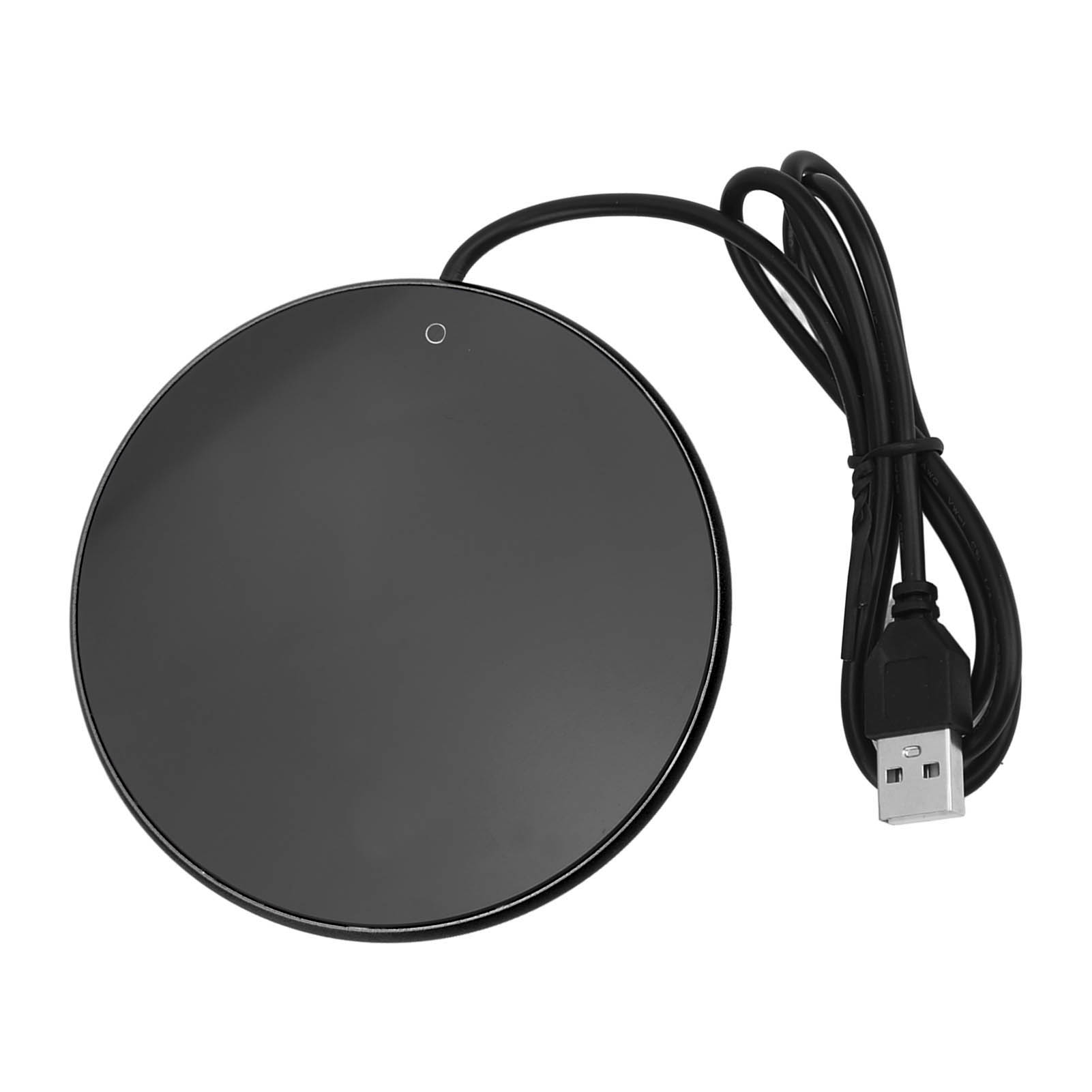 Ein schwarzes, rundes, über USB betriebenes Gerät mit Kabel und USB-Anschluss. Auf der Oberfläche ist ein kleiner Kreis.