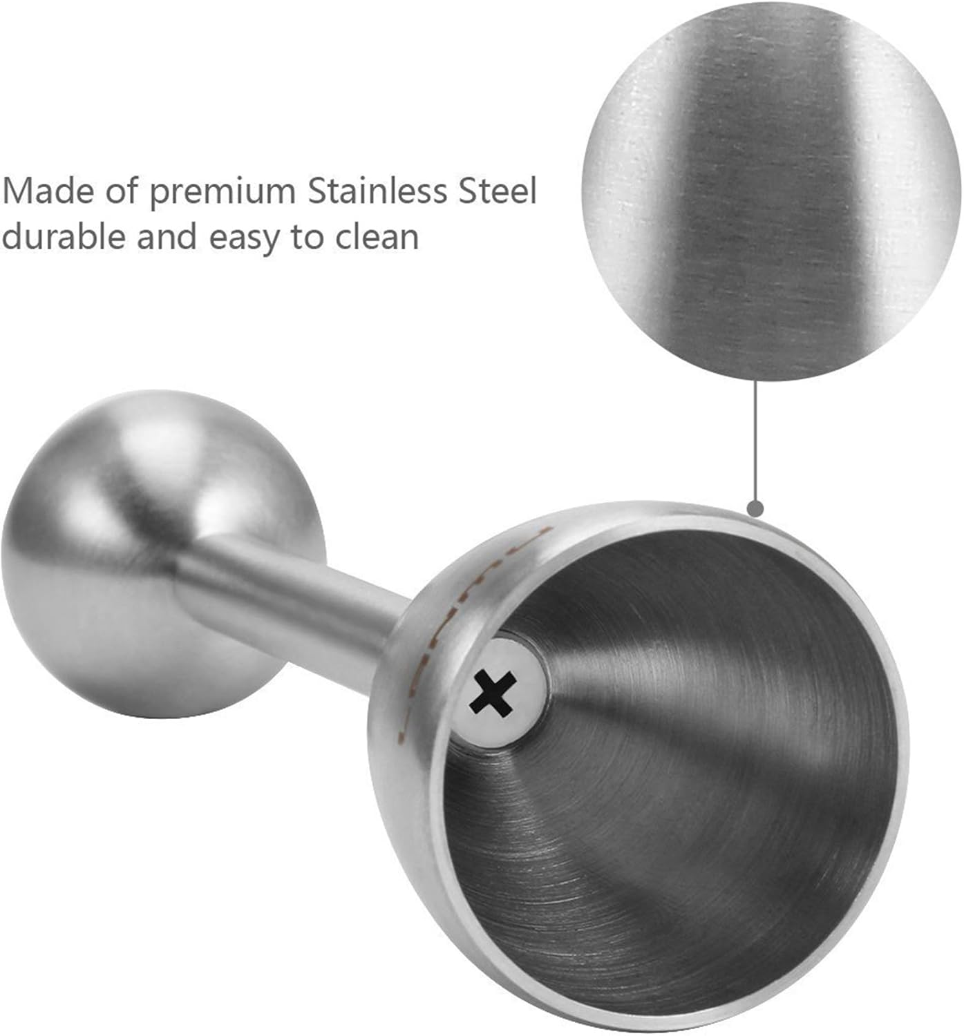 Ein Edelstahl-Jigger mit zwei Messbechern, die durch einen Griff verbunden sind. Ein vergrößerter Kreis zeigt die Metallstruktur.