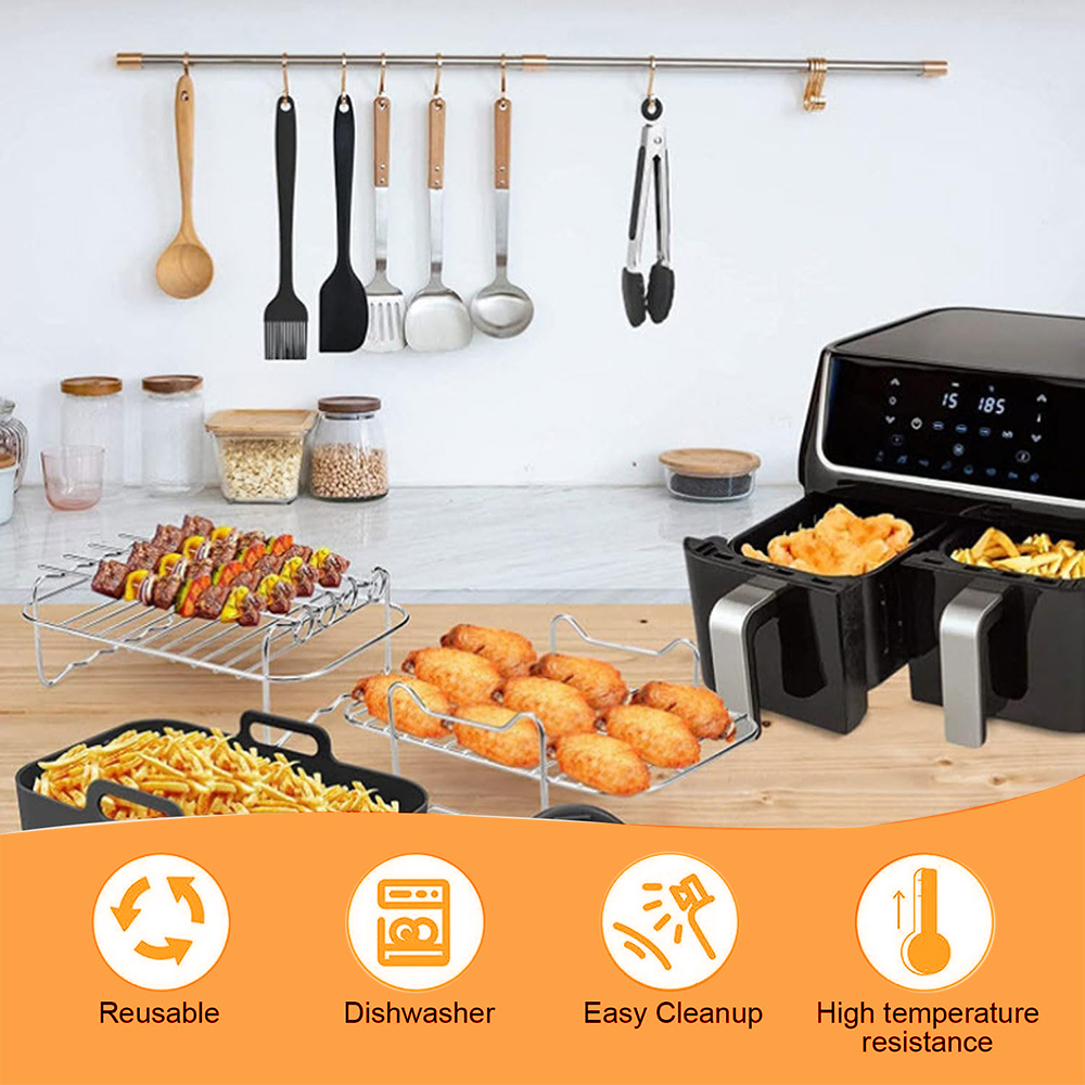 Eine Heißluftfritteuse mit Essen, Metallgestellen und Küchenutensilien. Symbole zeigen Eigenschaften: wiederverwendbar, spülmaschinenfest, leicht zu reinigen, hohe Temperaturbeständigkeit.