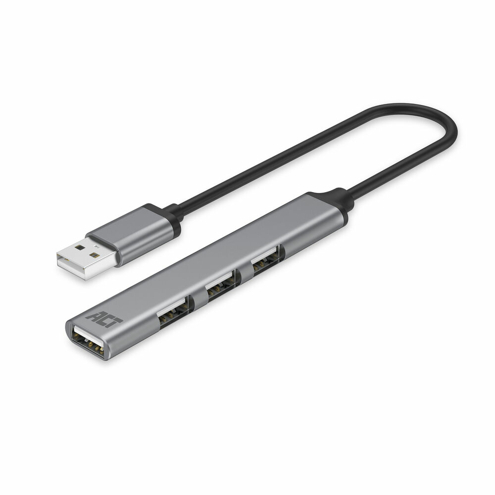 Ein silberner USB-Hub mit vier Anschlüssen und einem schwarzen Kabel. Es befindet sich auf weißem Hintergrund. Das Wort ACT ist darauf gedruckt.