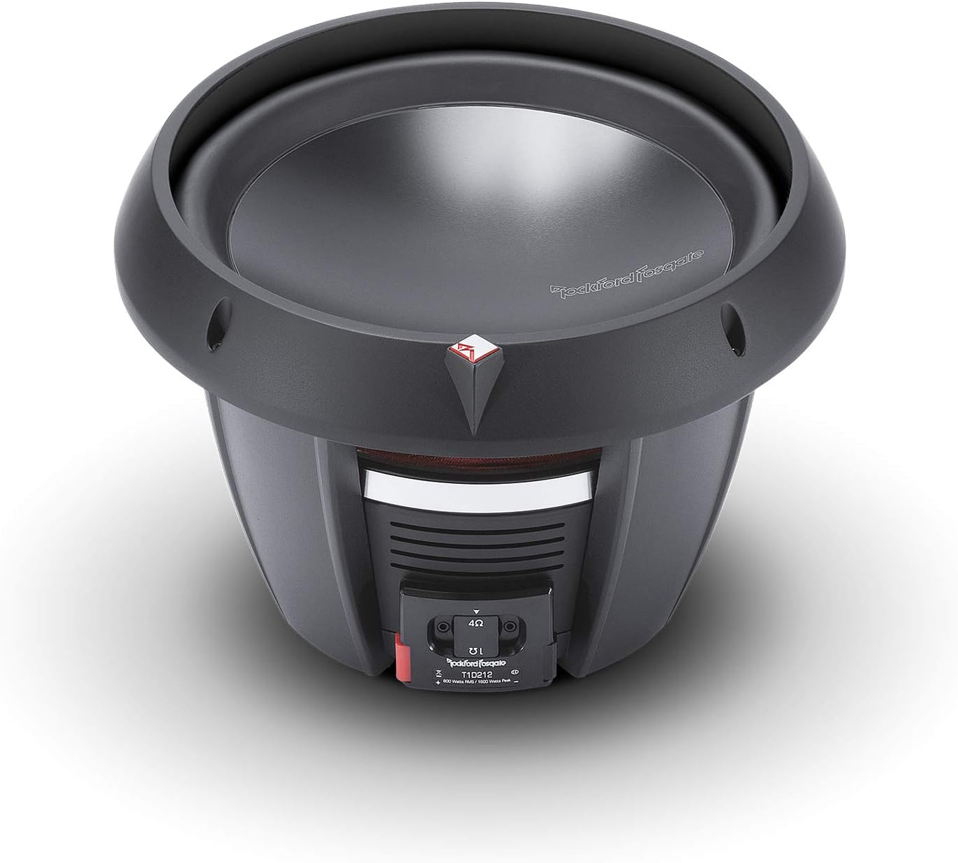 Ein schwarzer Subwoofer mit einem zentralen Konus, einem Rand und einer Bodenplatte. Der Markenname ist sichtbar. Es ist auf einer weißen Oberfläche.