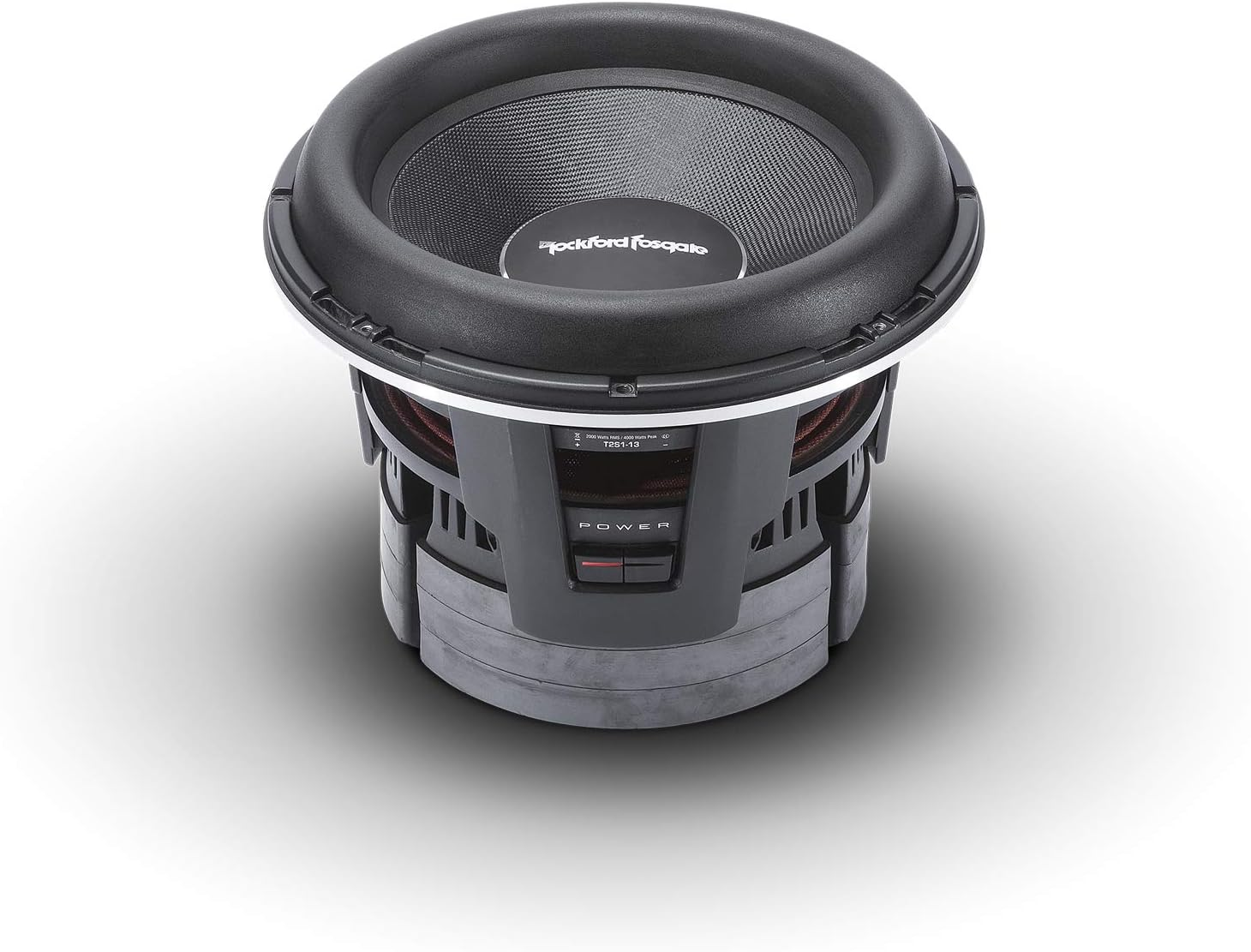 Ein schwarzer Subwoofer auf weißem Hintergrund. Er hat ein Mesh-Gitter, eine schwarze Umrandung und das Rockford Fosgate-Logo. Der Sockel ist grau.