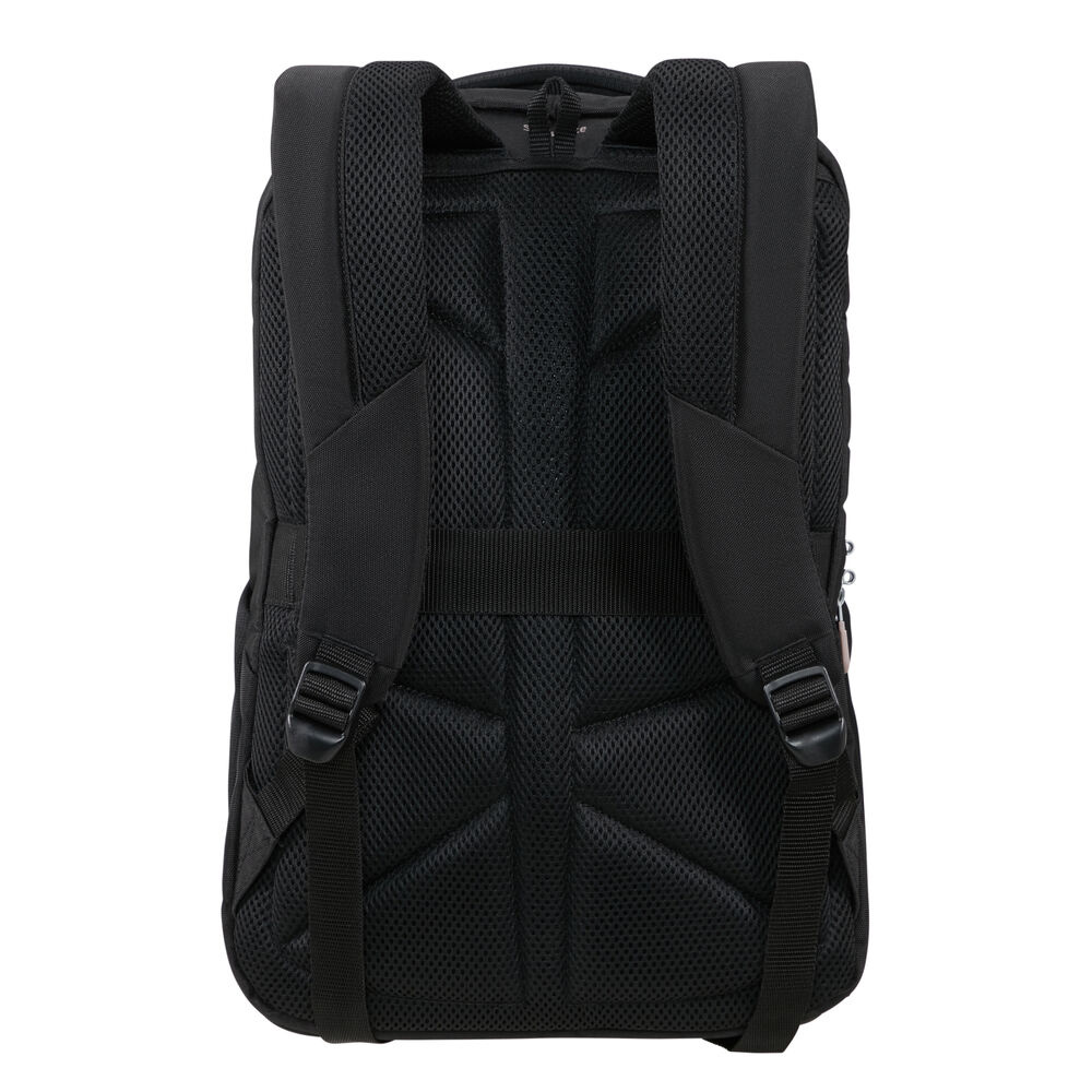 Schwarzer Rucksack mit gepolsterten Schultergurten, Rückenpartie und mehreren Fächern. Verfügt über verstellbare Riemen und Schnallen.