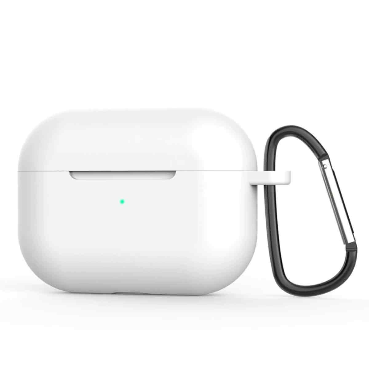 Weißes AirPods-Etui mit schwarzem Karabinerhaken auf weißem Hintergrund. Das Etui hat ein grünes Licht.