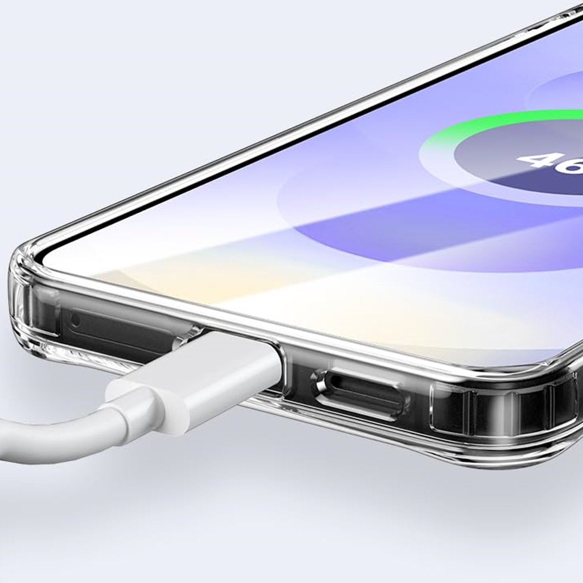 Ein Telefon, das geladen wird und 46 % Akku anzeigt. Weißes Kabel eingesteckt. Das Telefon hat eine transparente Hülle.