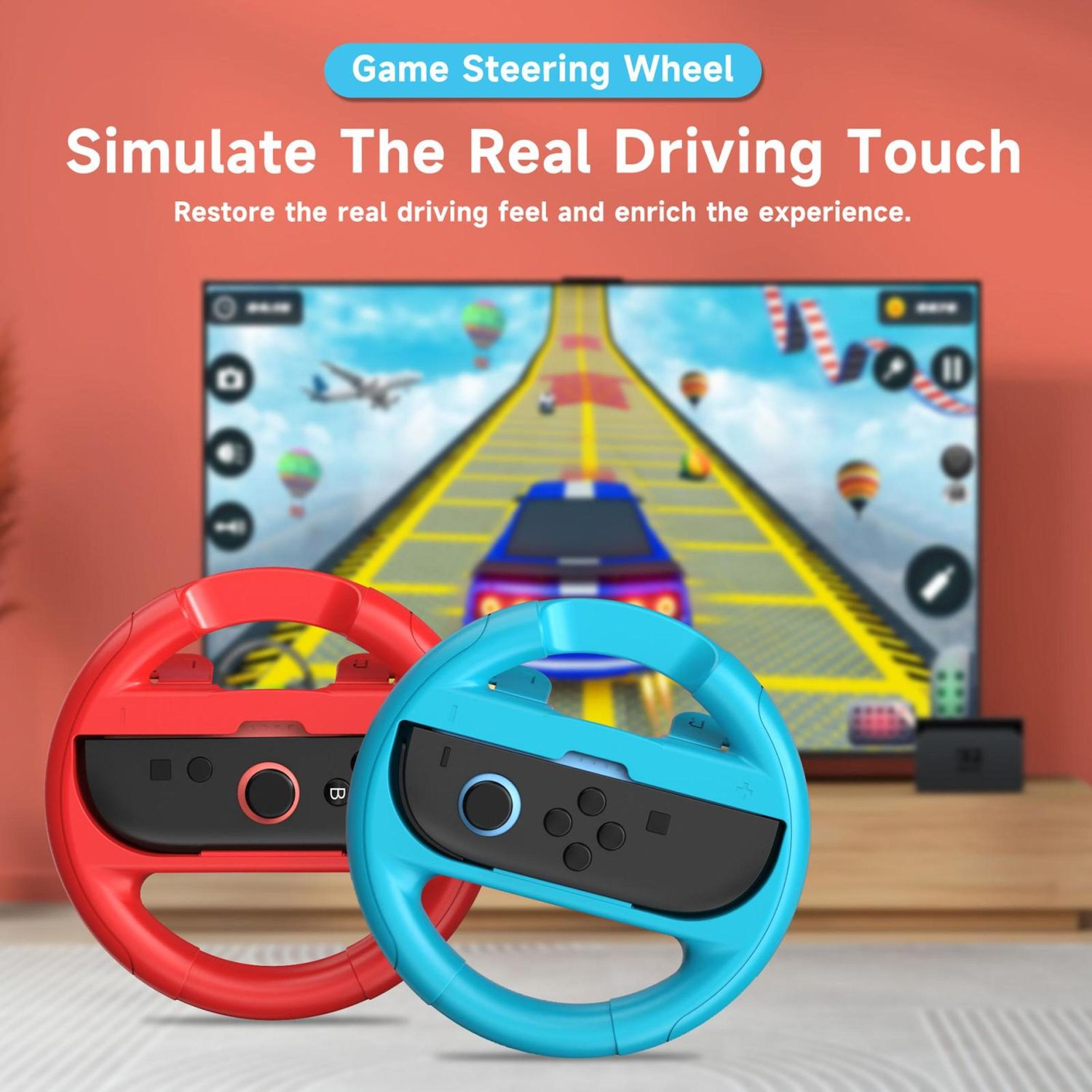 Dos volantes de juego, rojo y azul, frente a un televisor que muestra un juego de carreras. El texto dice 'Simula el tacto de conducción real'.