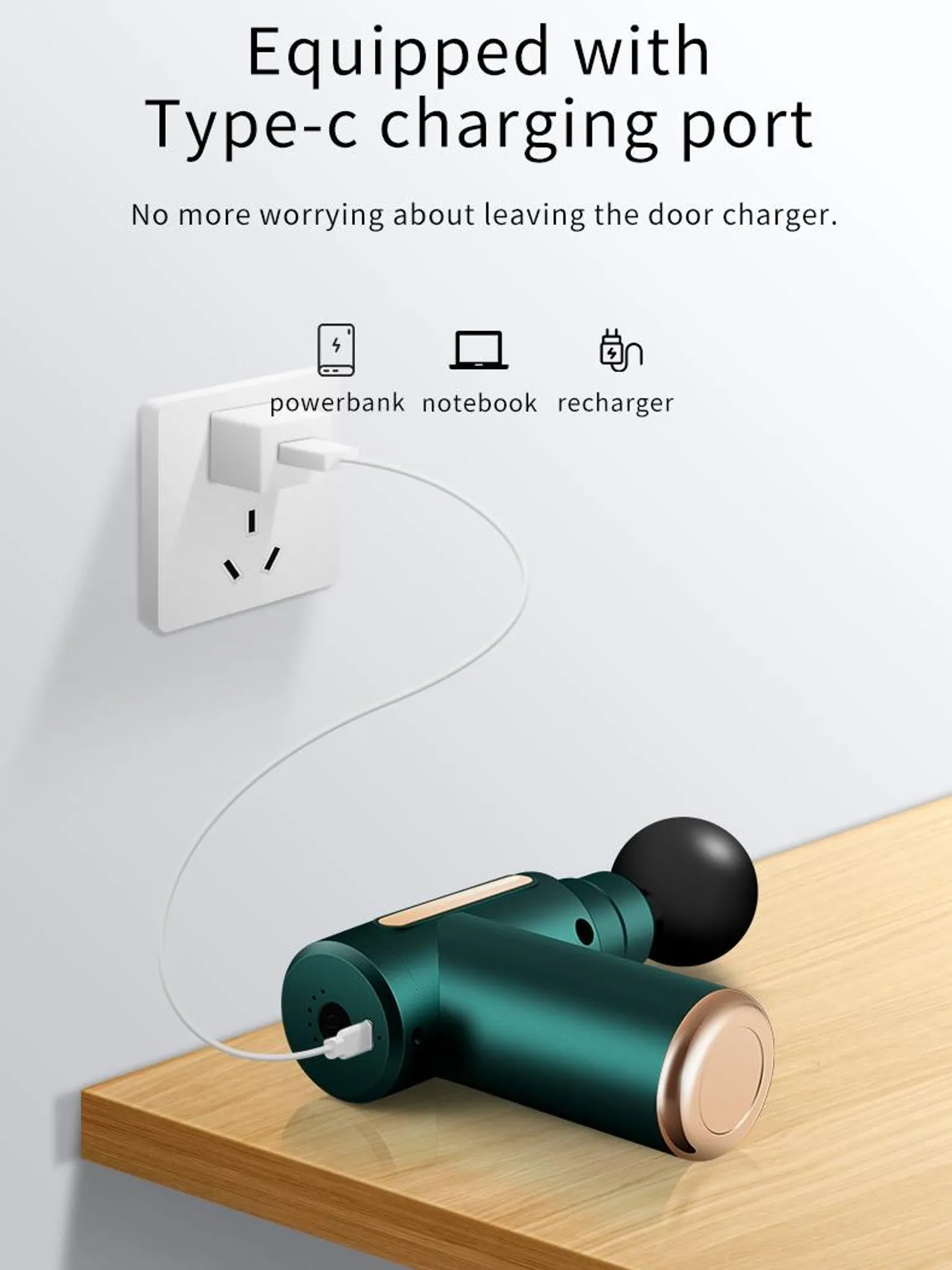 Eine grüne Massagepistole ist an eine Steckdose angeschlossen. Der Text lautet 'Type-c charging port'. Die Pistole befindet sich auf einer Holzoberfläche.