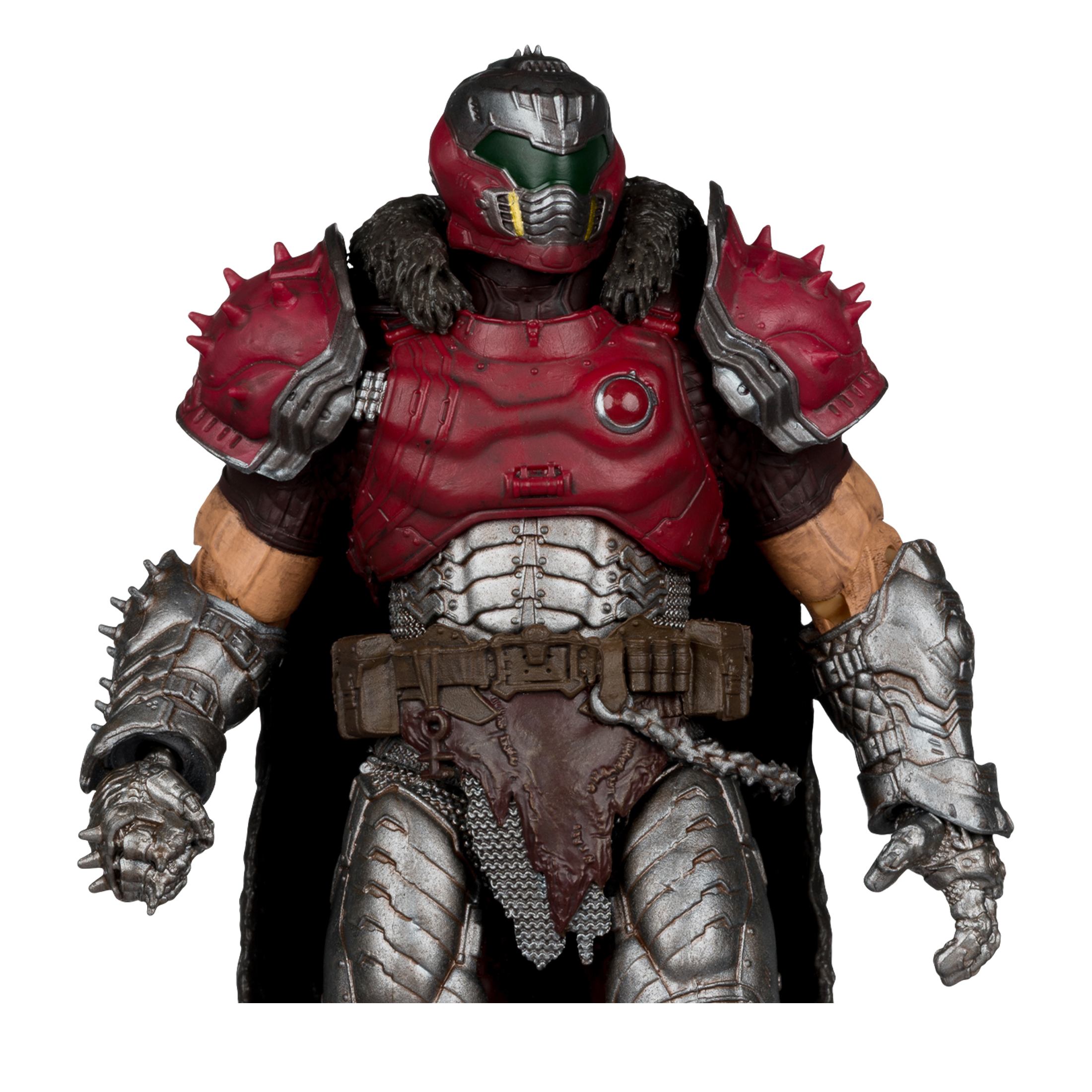 Eine Doom Slayer Actionfigur. Sie hat einen roten Helm und eine Rüstung mit silbernen Akzenten und einem schwarzen Umhang. Sie steht.