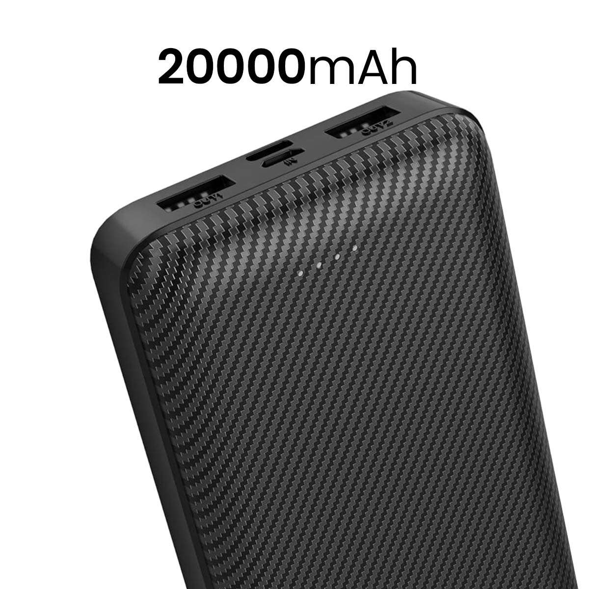 Schwarze Powerbank mit Karbonfasermuster und dem Text 20000mAh oben. Sie hat Anschlüsse.
