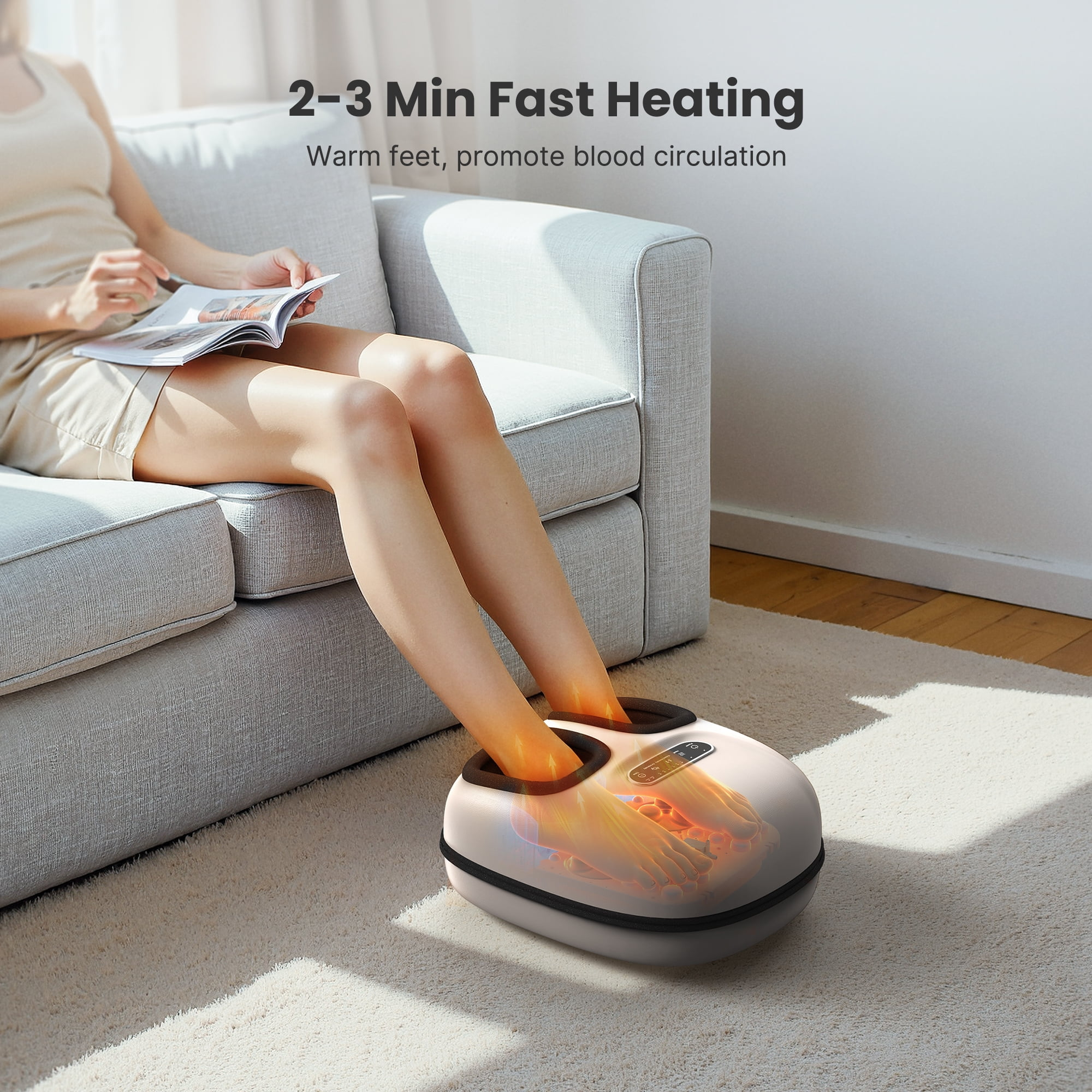 Eine Frau sitzt auf einer Couch und benutzt ein Fußmassagegerät. Der Text lautet '2-3 Min Fast Heating'. Die Szene ist drinnen.