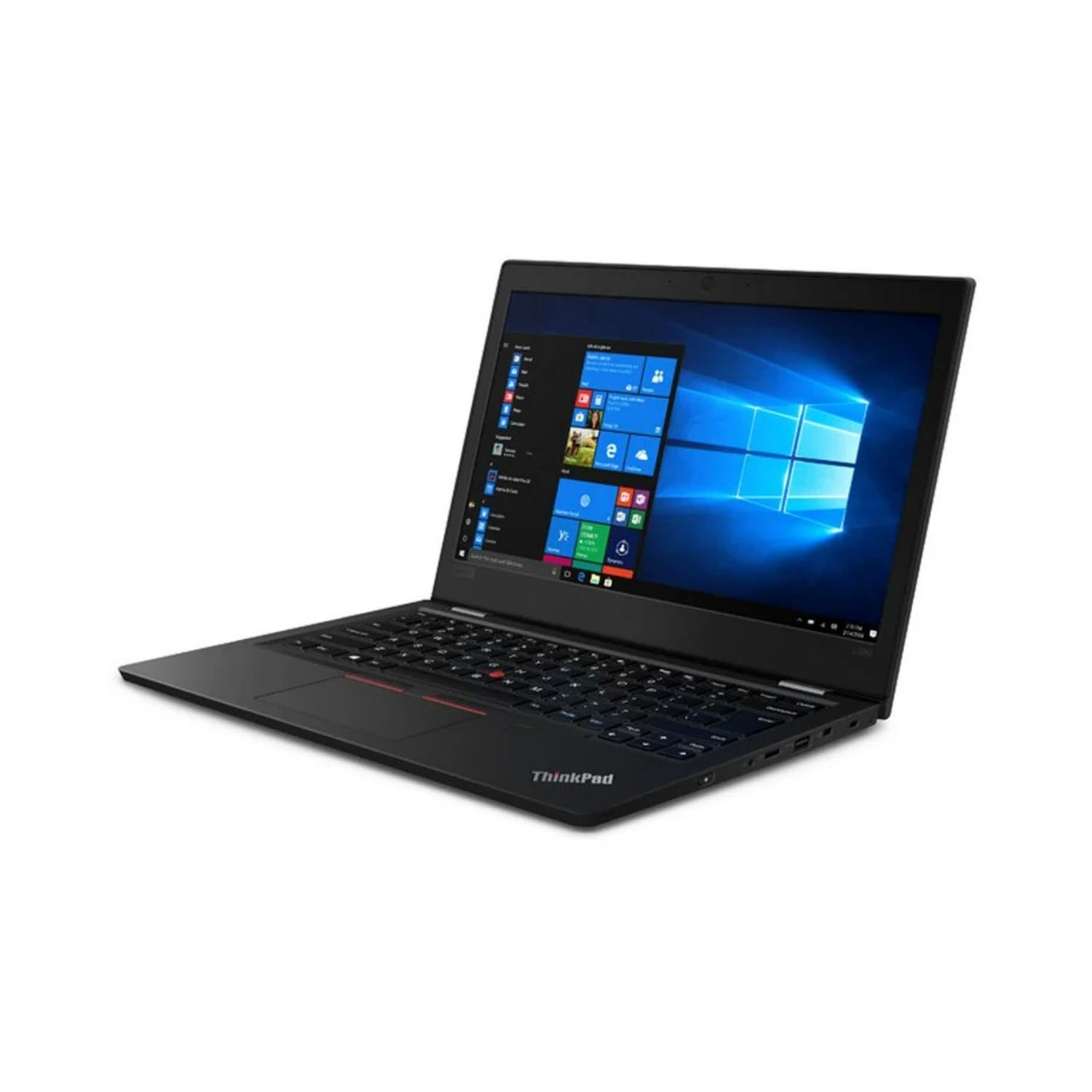 Laptop ThinkPad negro abierto sobre fondo blanco. La pantalla muestra la interfaz de Windows. Teclado visible, con el logo ThinkPad.