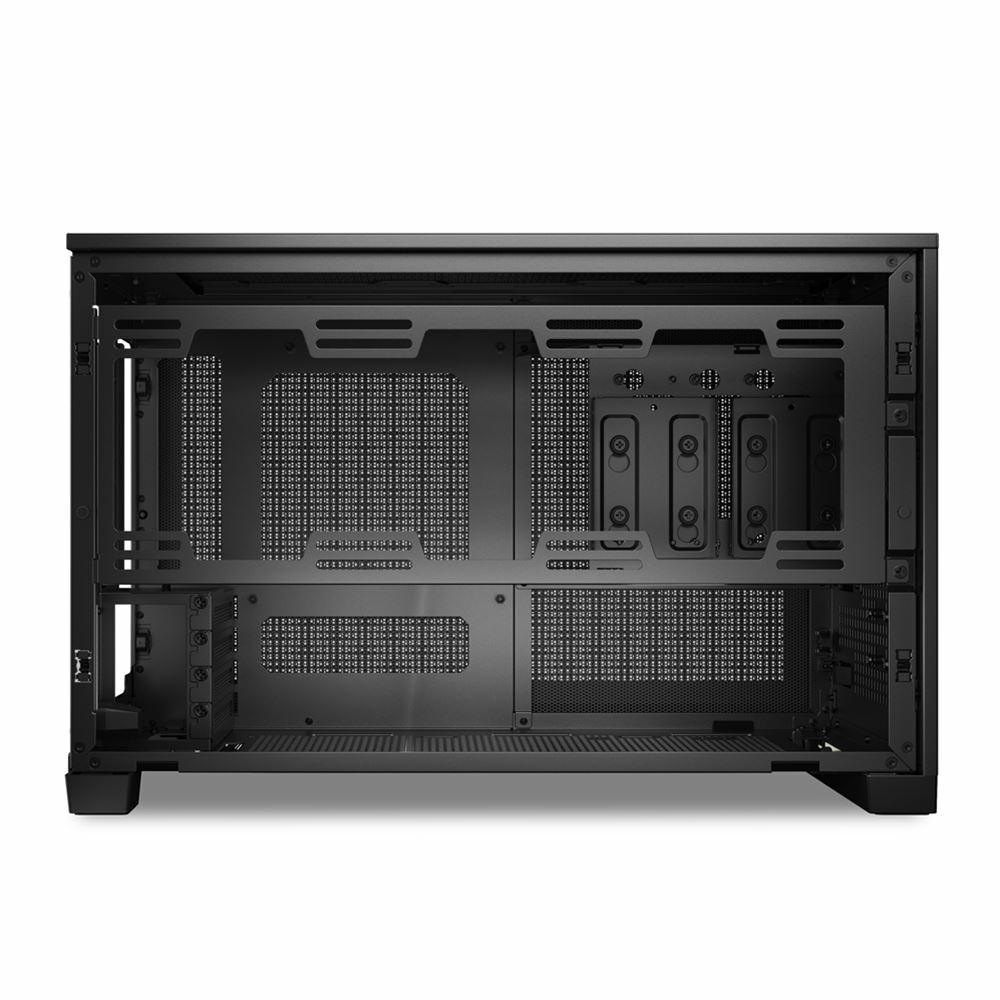 Een zwarte computerkast, open met zichtbare interne componenten. Gaaspanelen en montagepunten voor hardware.