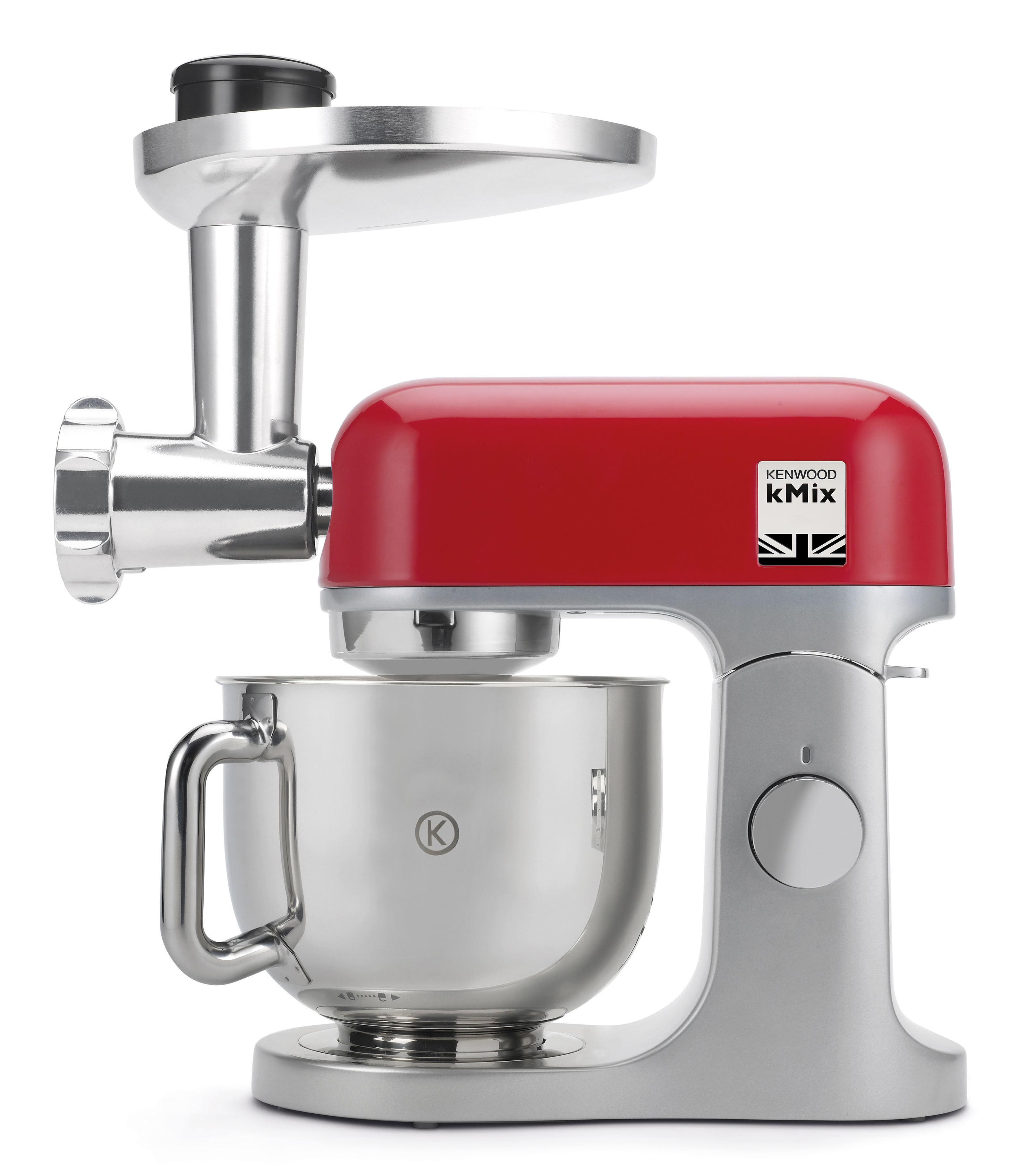 Beyaz zemin üzerinde, kırmızı ve gümüş renkli bir Kenwood kMix mutfak robotu ve kıyma makinesi eklentisi.