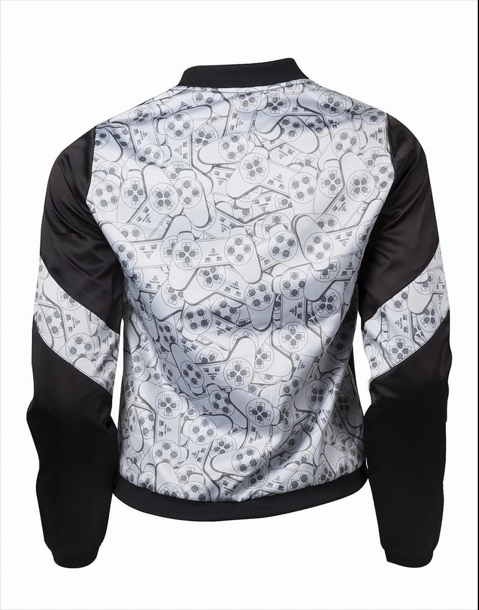 Eine Jacke mit schwarzen Ärmeln und einem weißen Rücken, der mit grauen Videospiel-Controllern gemustert ist.