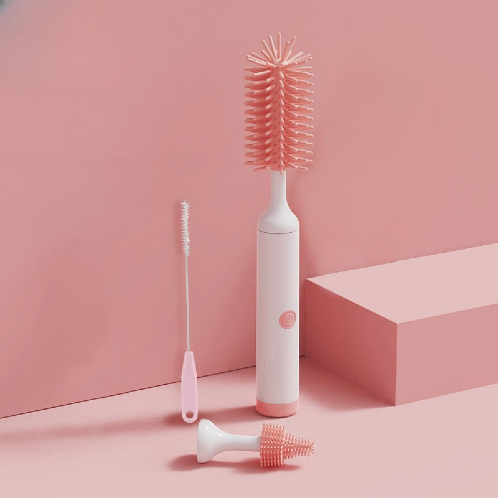 Rosa und weiße Flaschenbürsten und eine kleine Reinigungsbürste auf rosa Oberfläche. Hintergrund ist ein rosa Block.