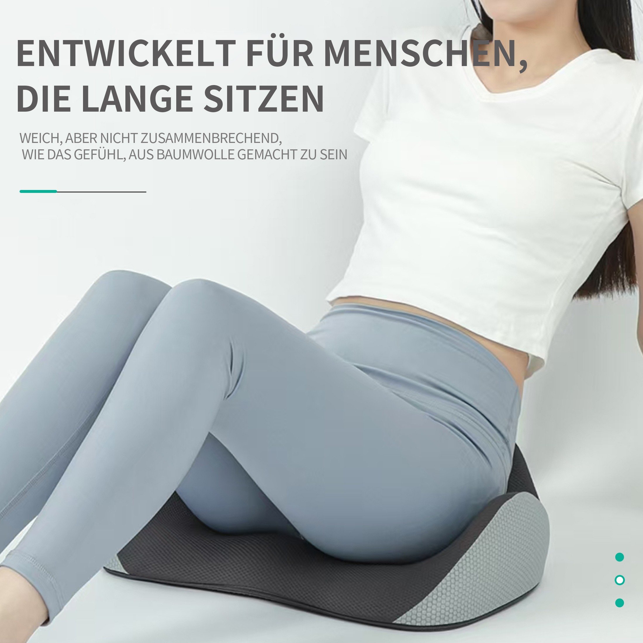 Eine Person sitzt auf einem grauen Kissen und trägt hellblaue Leggings und ein weißes T-Shirt. Text steht oben.