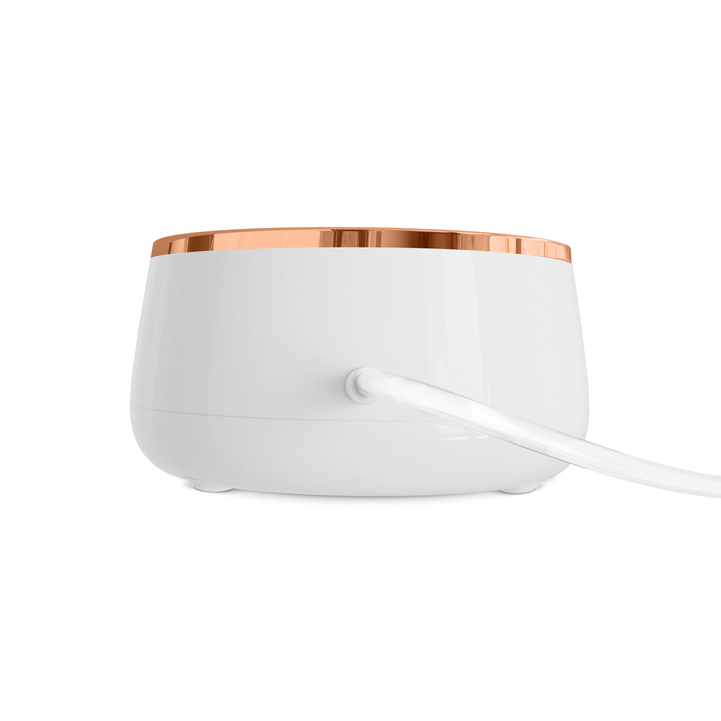 Biały i miedziany dyfuzor z przezroczystą rurką z tyłu, na białym tle.
