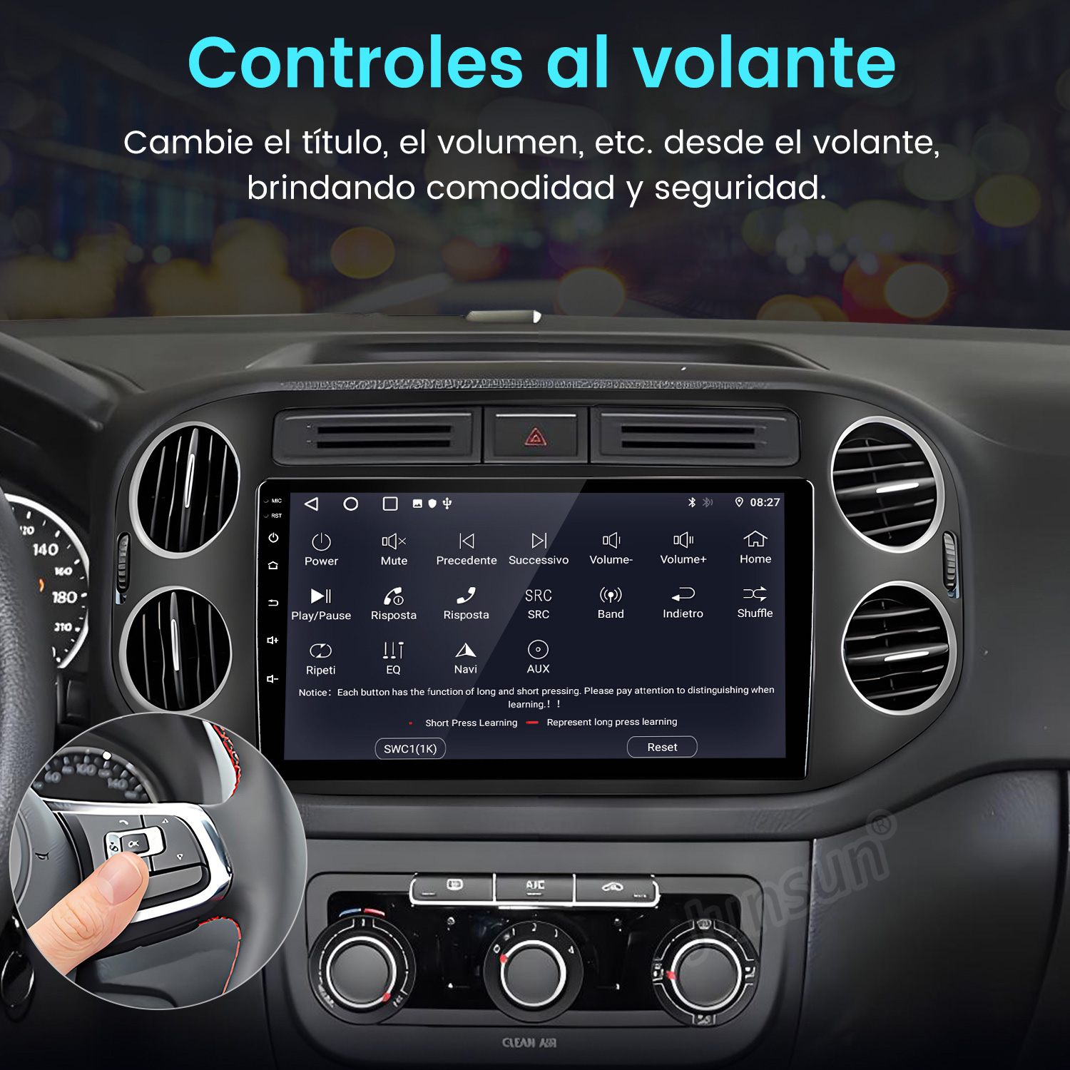 Panel del coche con pantalla y botones. Una mano pulsa un botón del volante. Texto en español en la parte superior.
