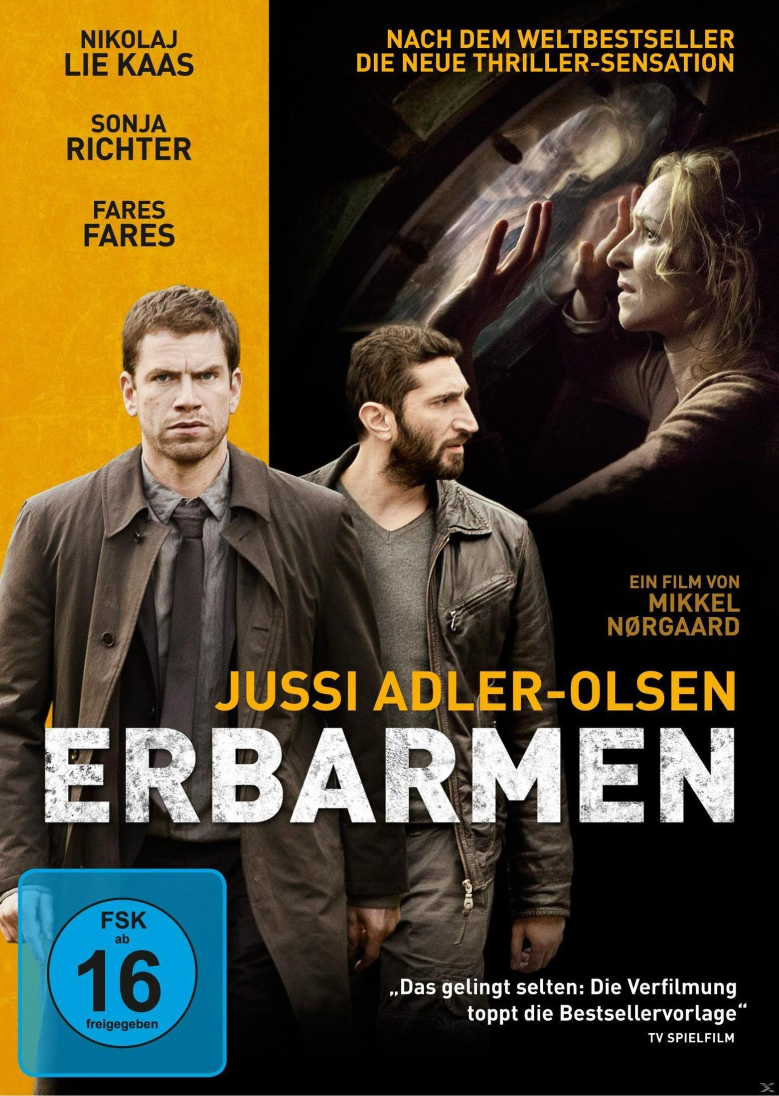 Filmposter mit drei Schauspielern. Titel ist 'ERBARMEN'. Das Gesicht einer Frau ist im Hintergrund zu sehen.